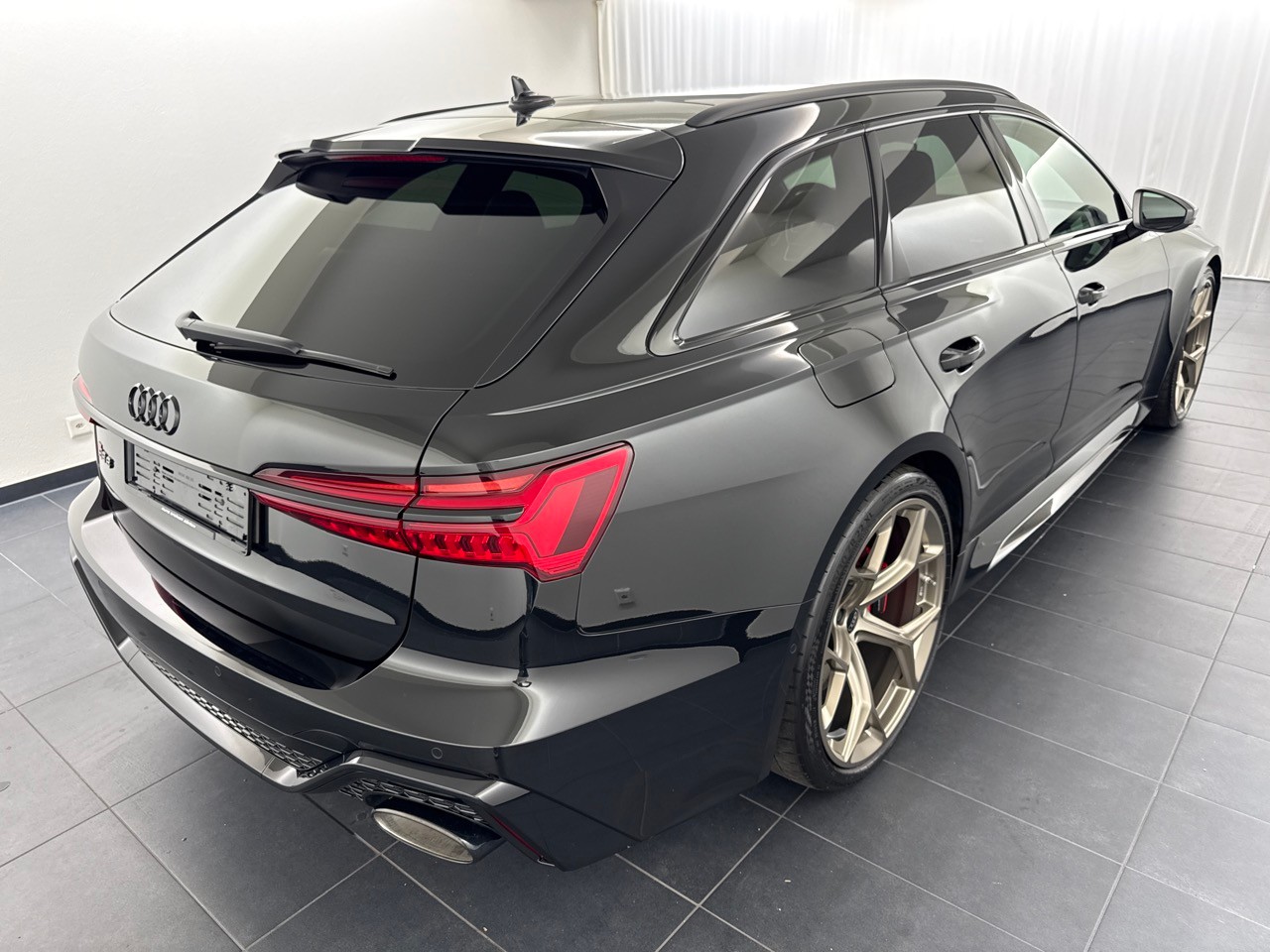 AUDI RS6 Avant Performance ''RS-Dynamikpaket plus''-showroom-element-2
