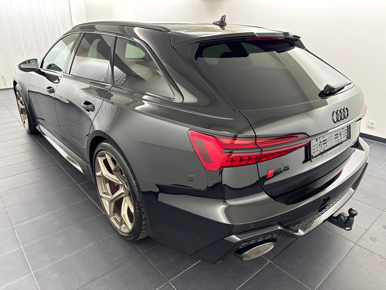 AUDI RS6 Avant Performance ''RS-Dynamikpaket plus''-showroom-element-1