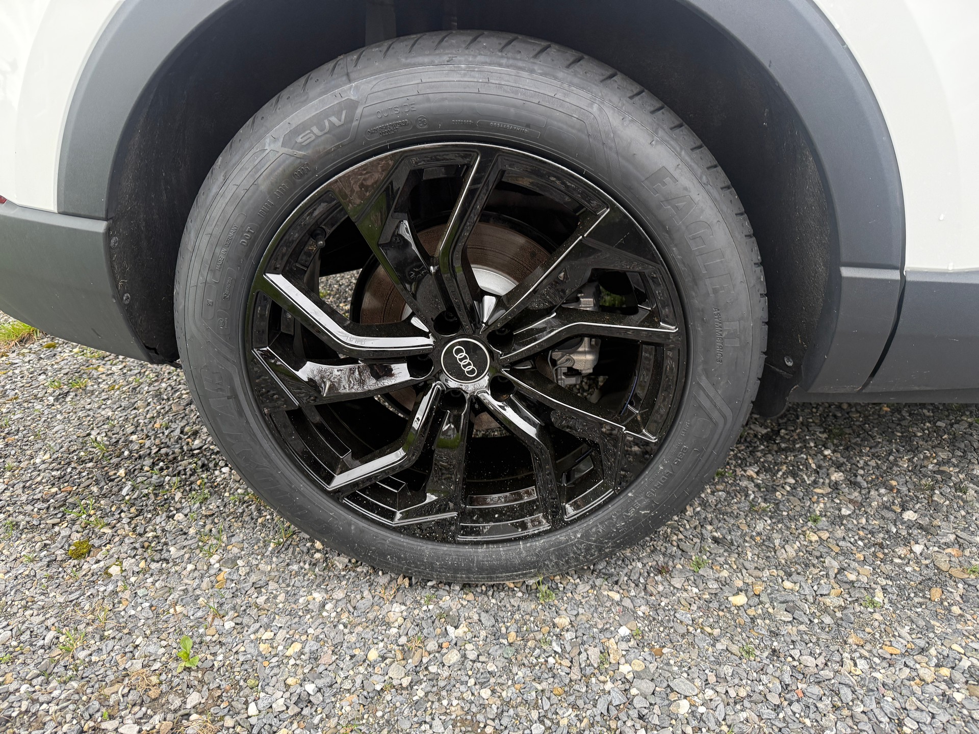 AUDI Q3 35 TDI Attraction quattro S-tronic-image-2