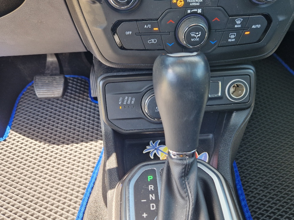 JEEP Renegade 1.3 Turbo Limited AWD-image-11