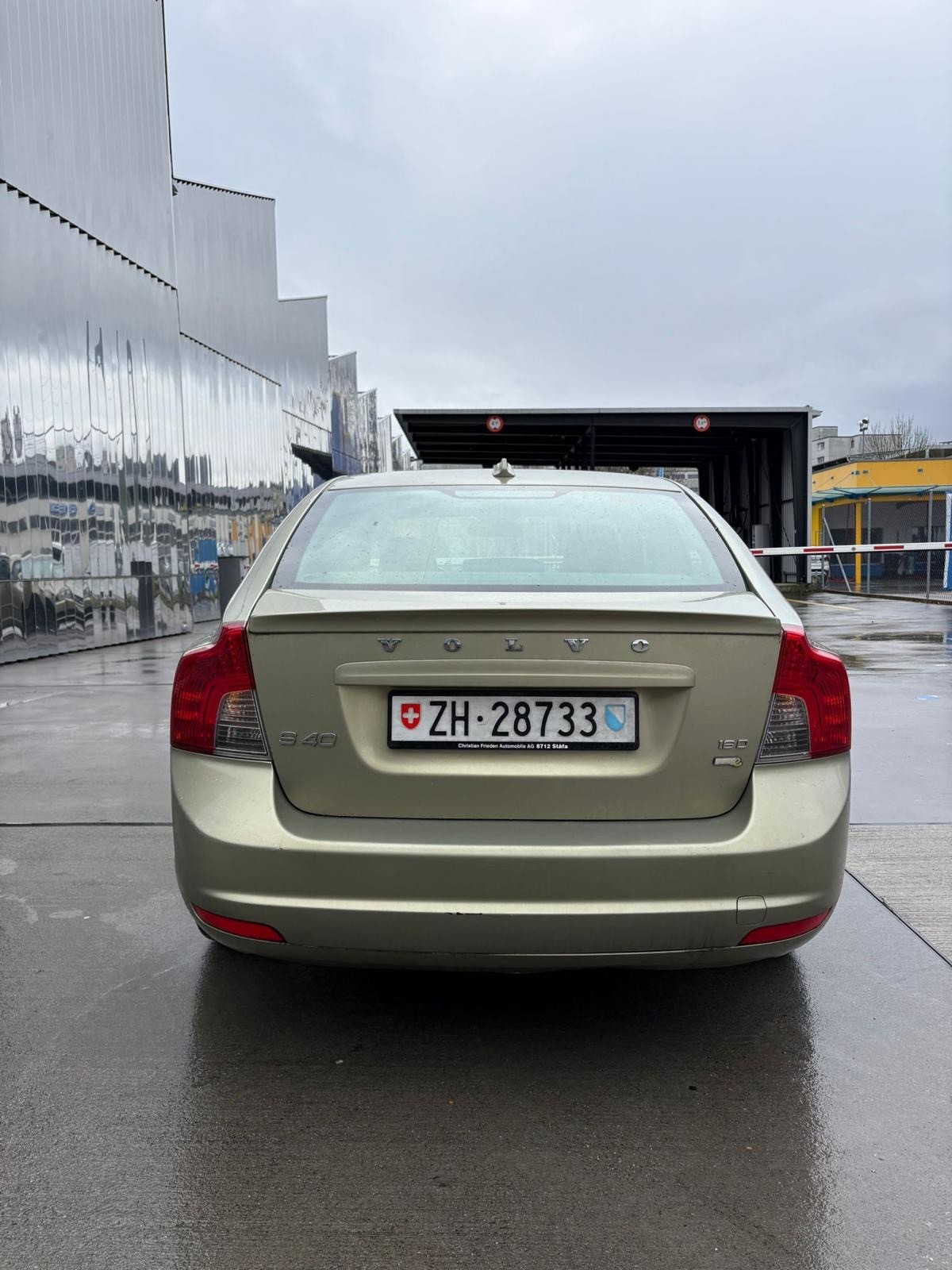 VOLVO S40-image-6