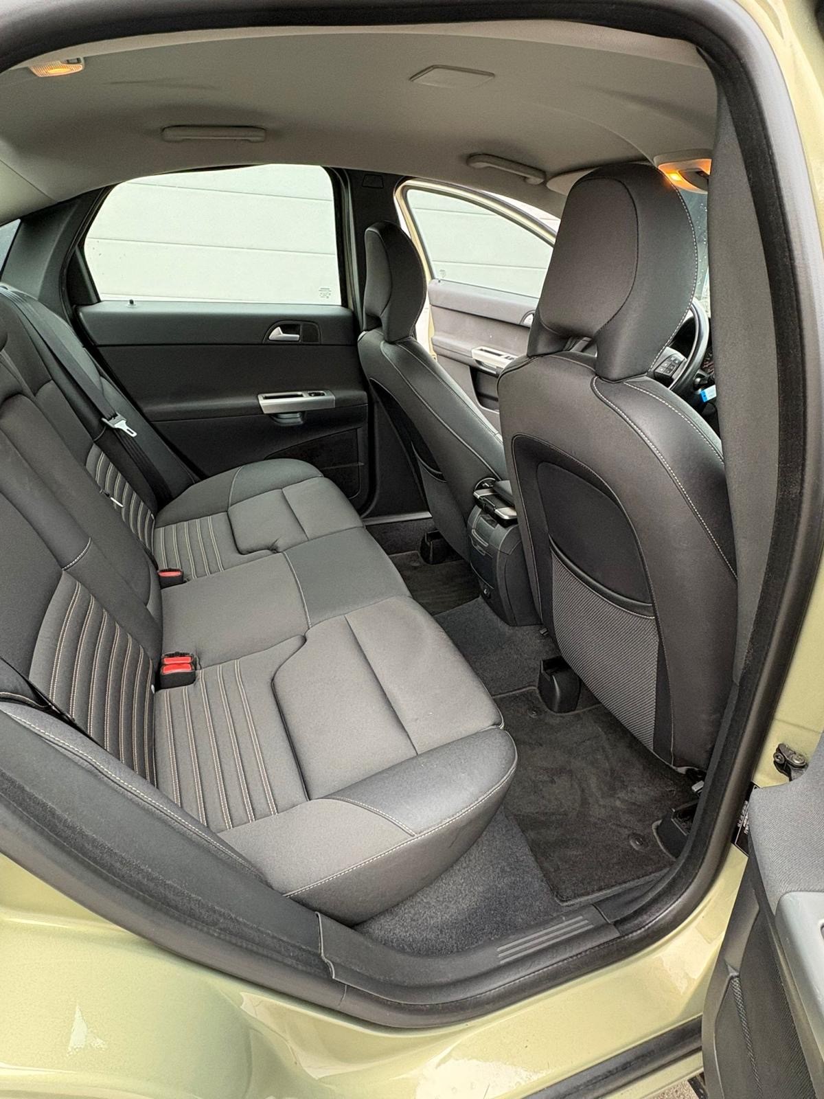 VOLVO S40-image-4