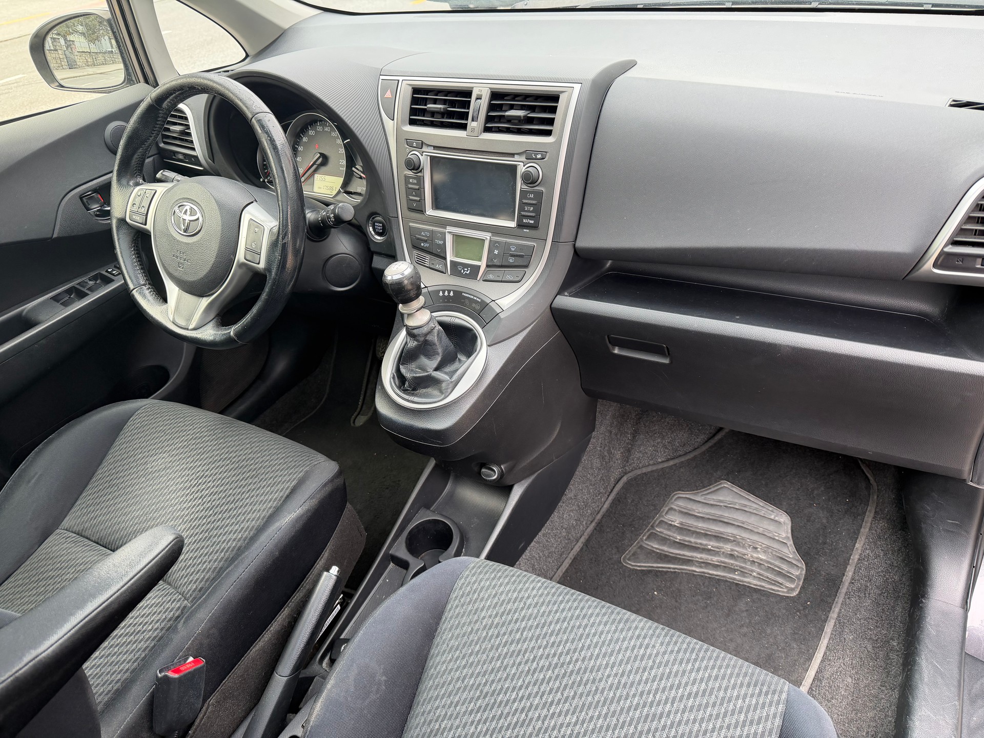 TOYOTA Verso-S 1.33 Linea Luna-image-11