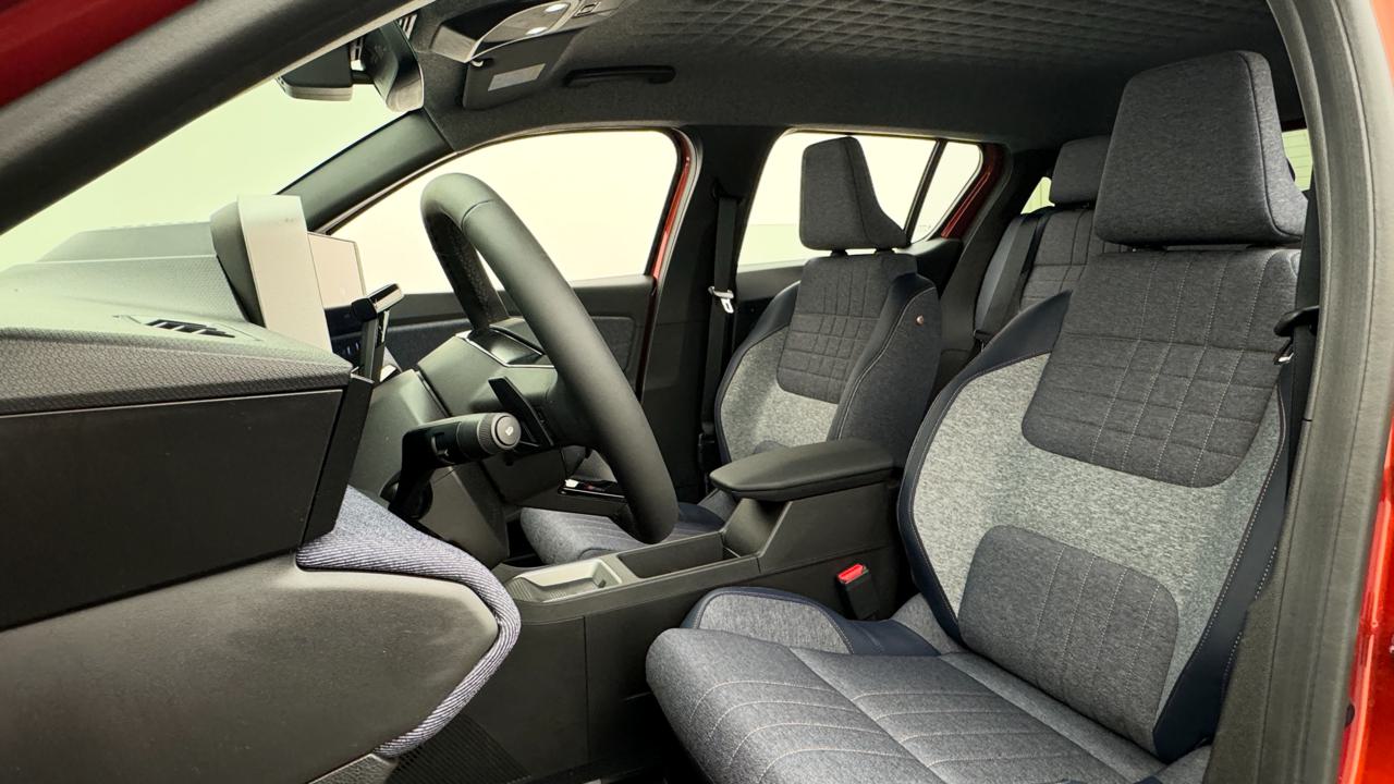 RENAULT R4 E-Tech Comfort Range 52 kWh Techno-image-4