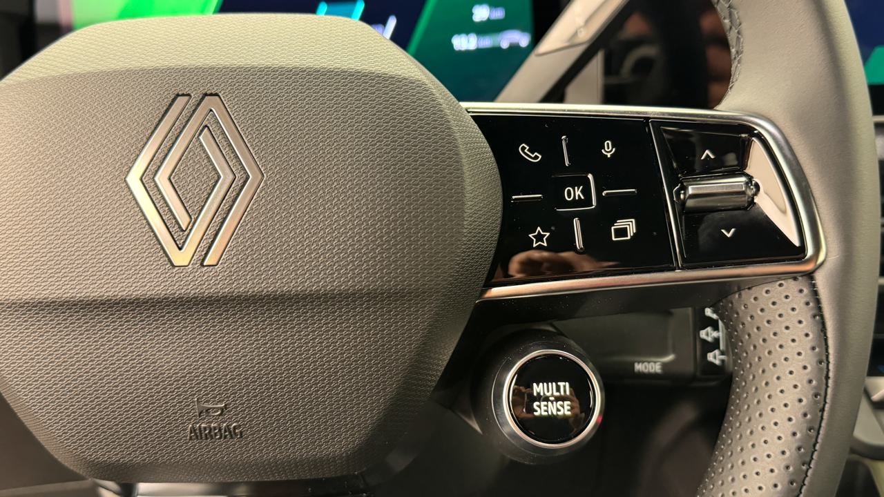 RENAULT R4 E-Tech Comfort Range 52 kWh Techno-image-9