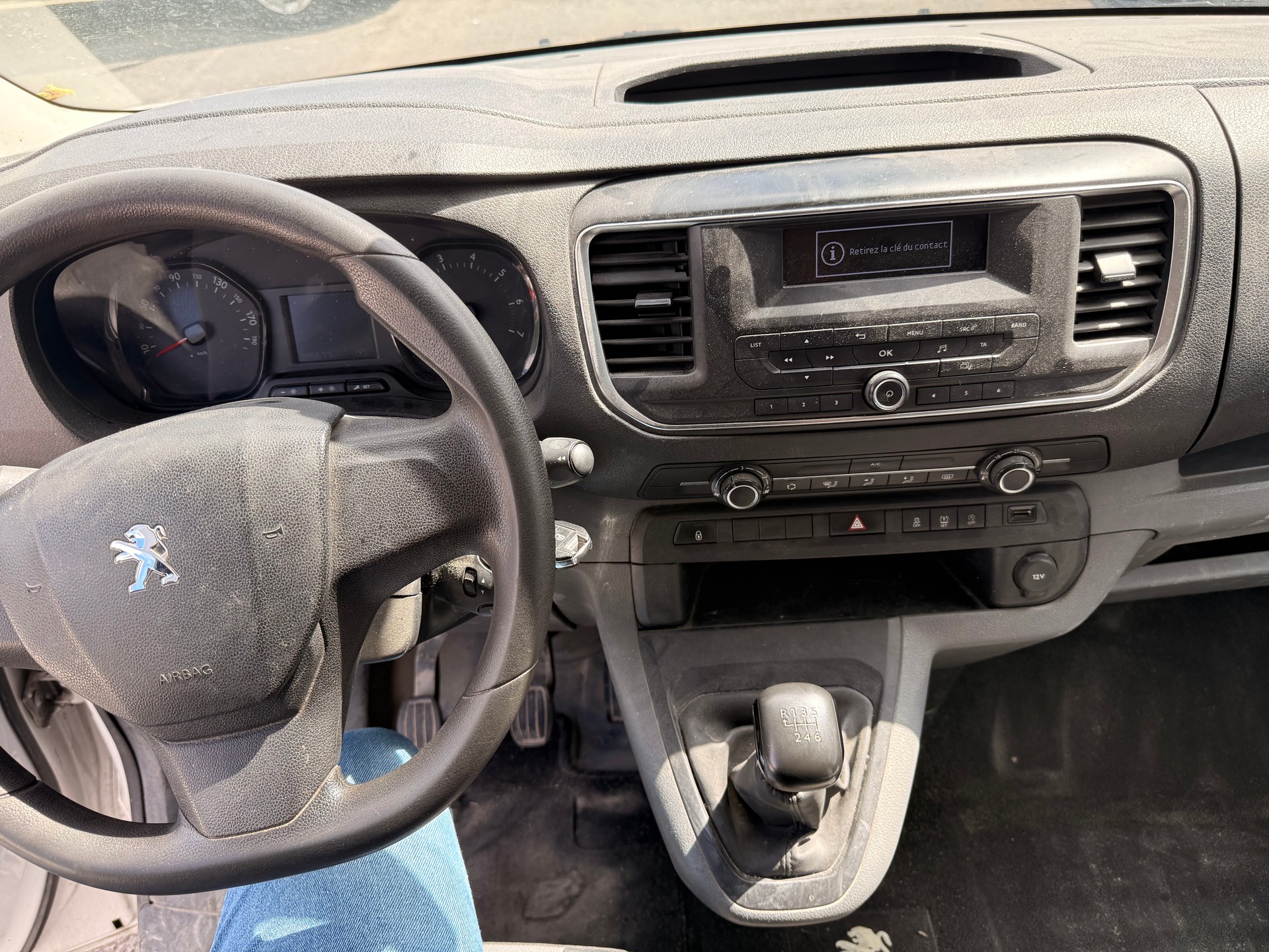 PEUGEOT Traveller 1.6 BlueHDi Active Standard-image-10