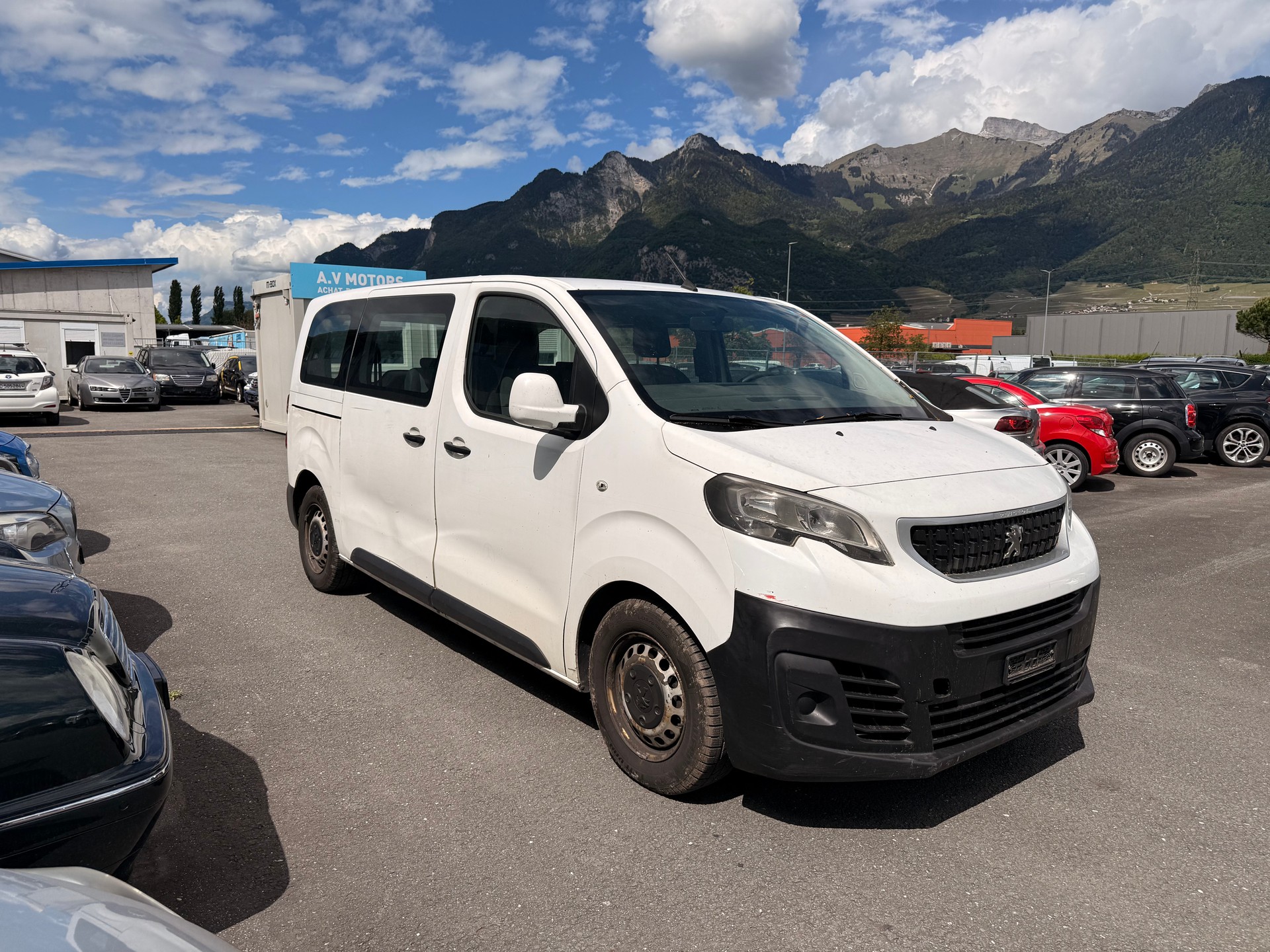 PEUGEOT Traveller 1.6 BlueHDi Active Standard-image-2