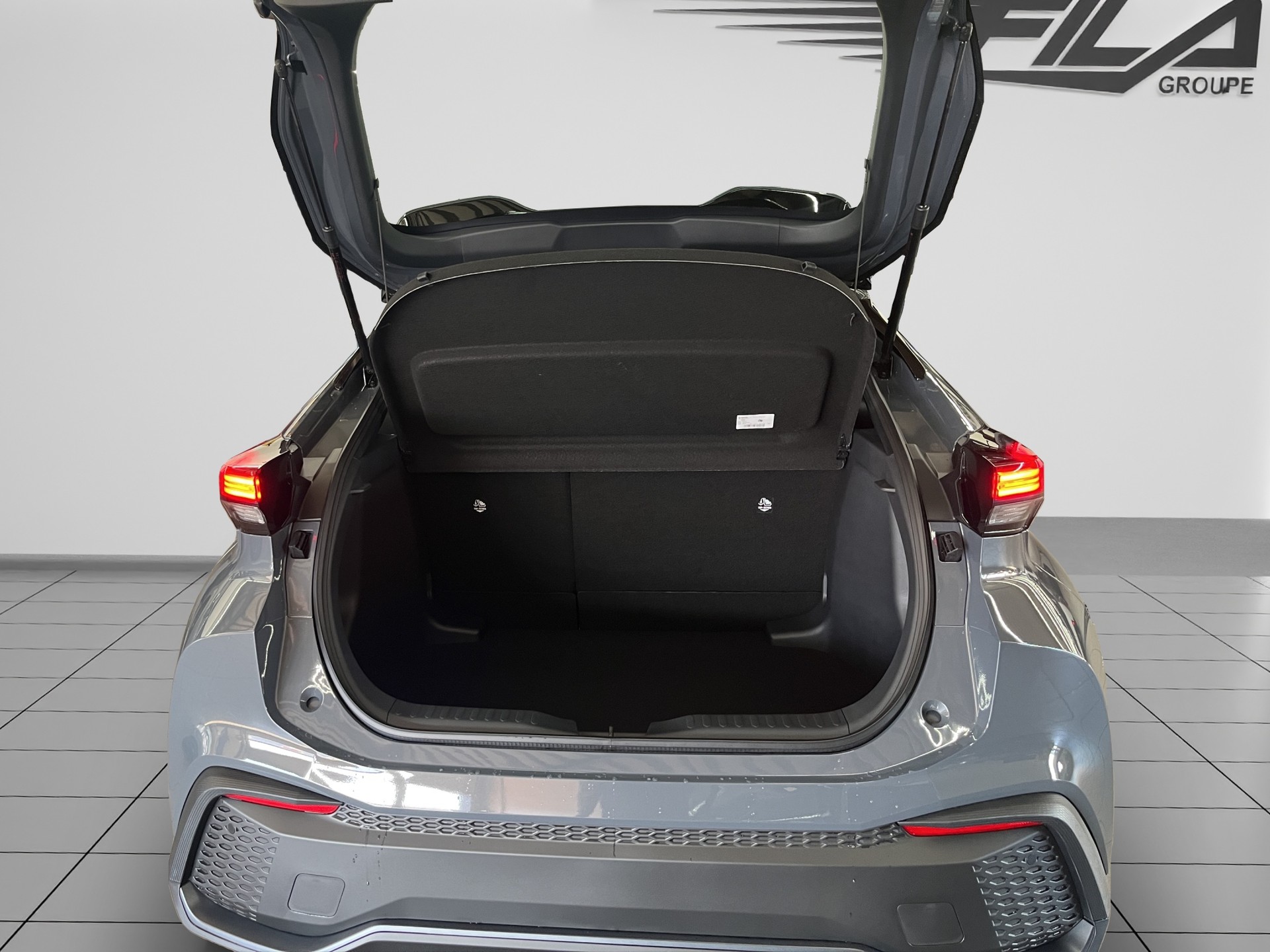 TOYOTA C-HR 1.8 HEV Comfort-image-13