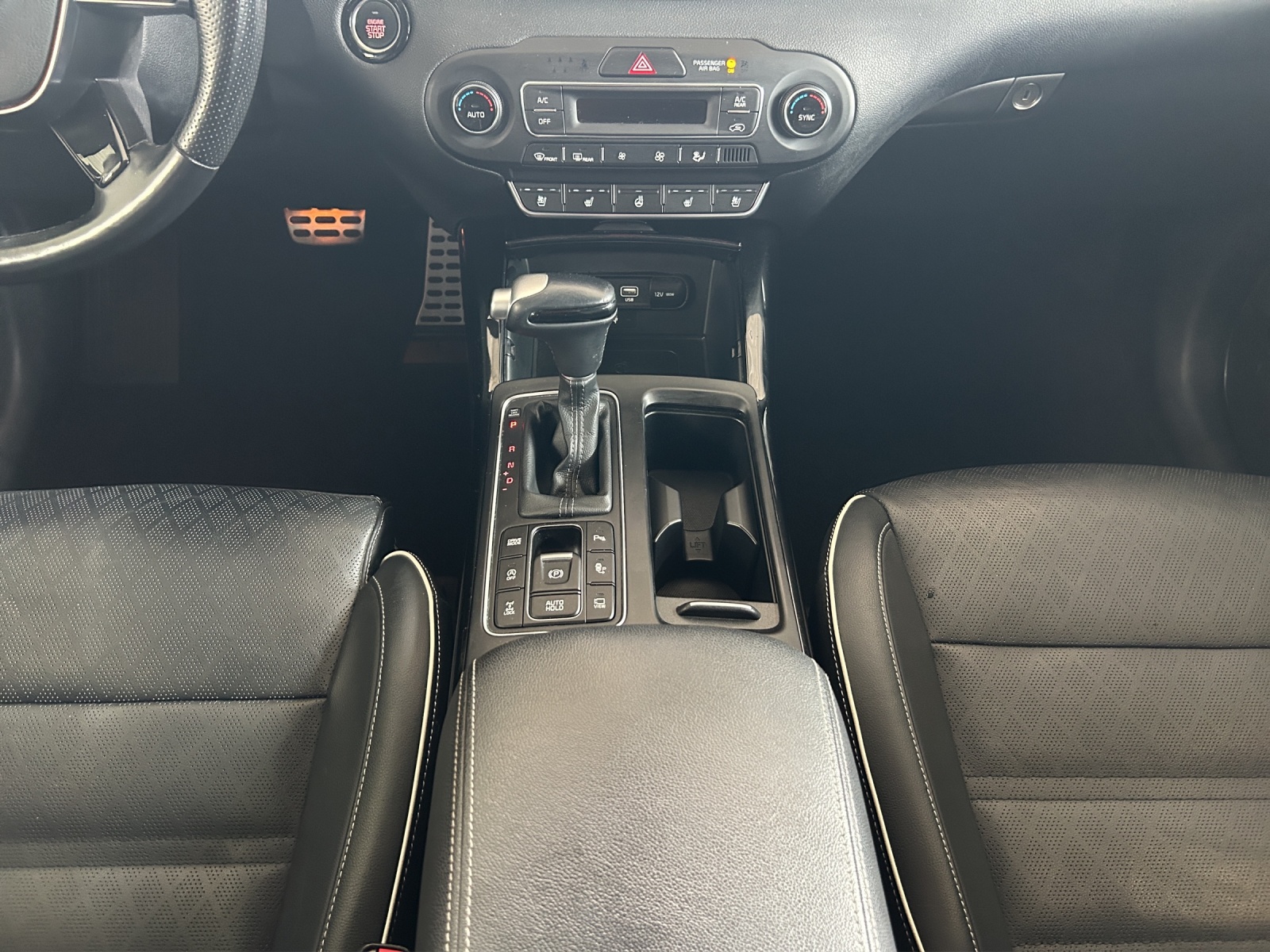 KIA Sorento 2.2 CRDi Style 7P-image-13