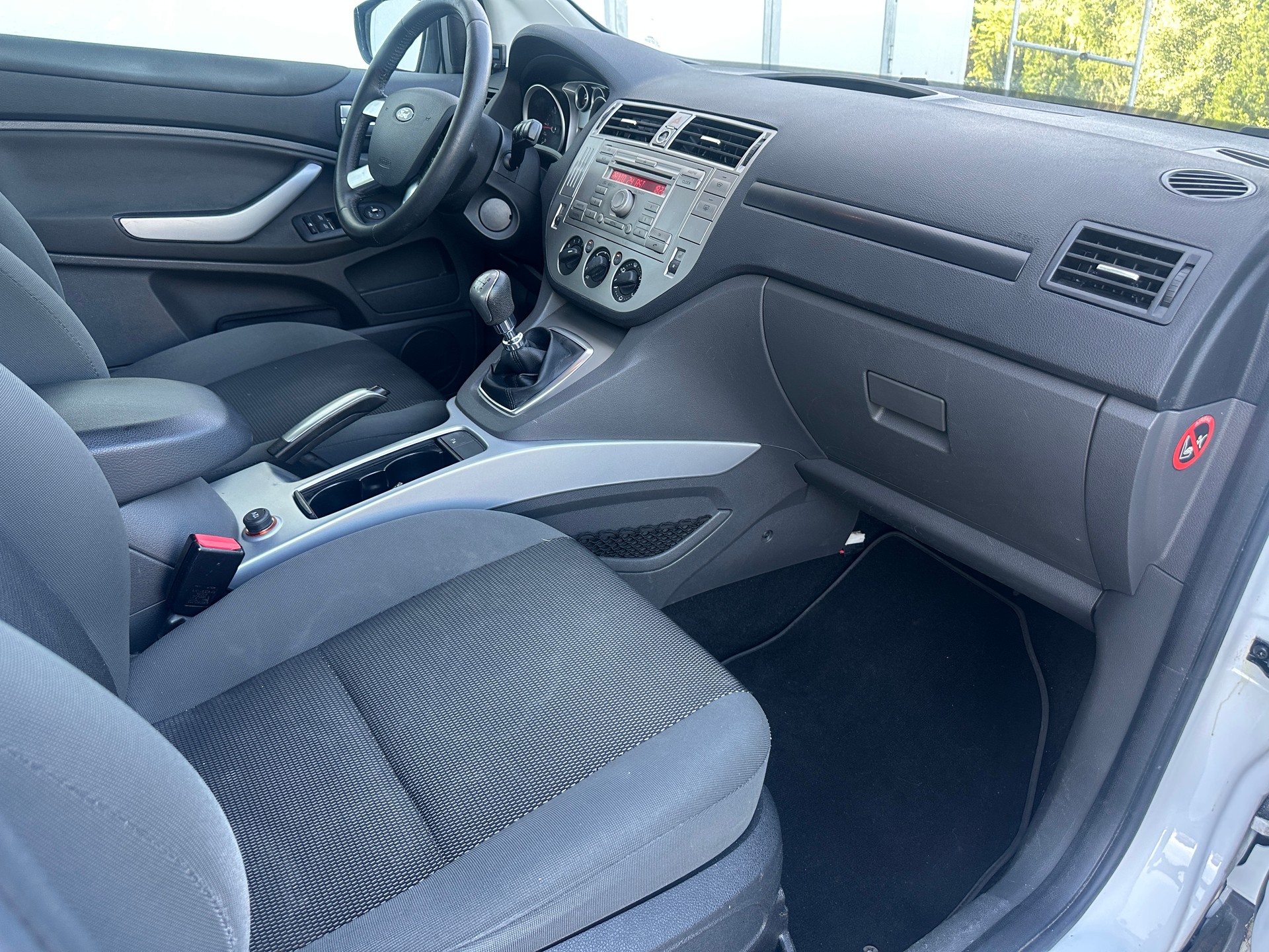 FORD Kuga 2.0 TDCi Carving 2WD-image-3