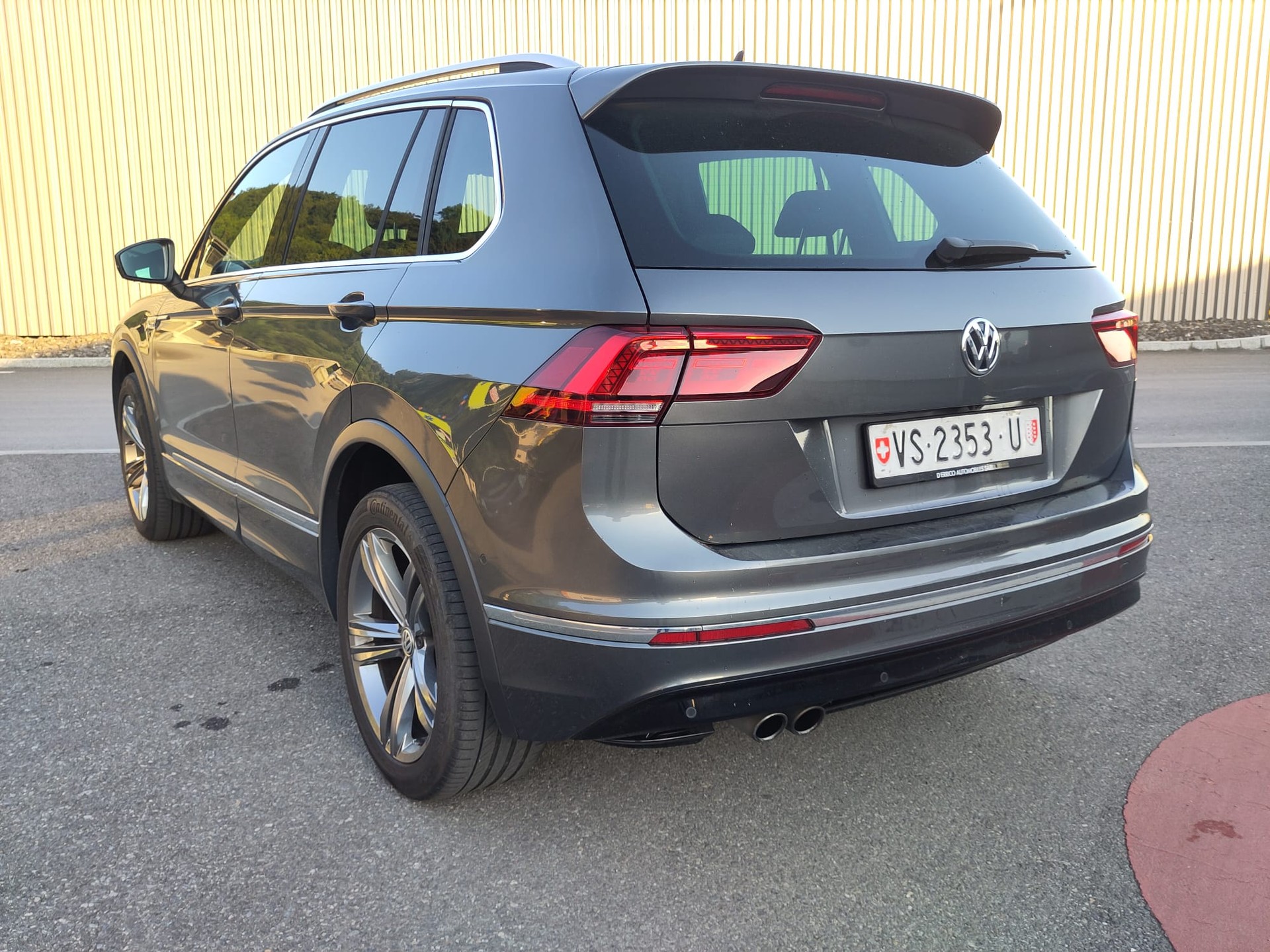 VW Tiguan 2.0TSI Highline 4Motion DSG-showroom-element-2
