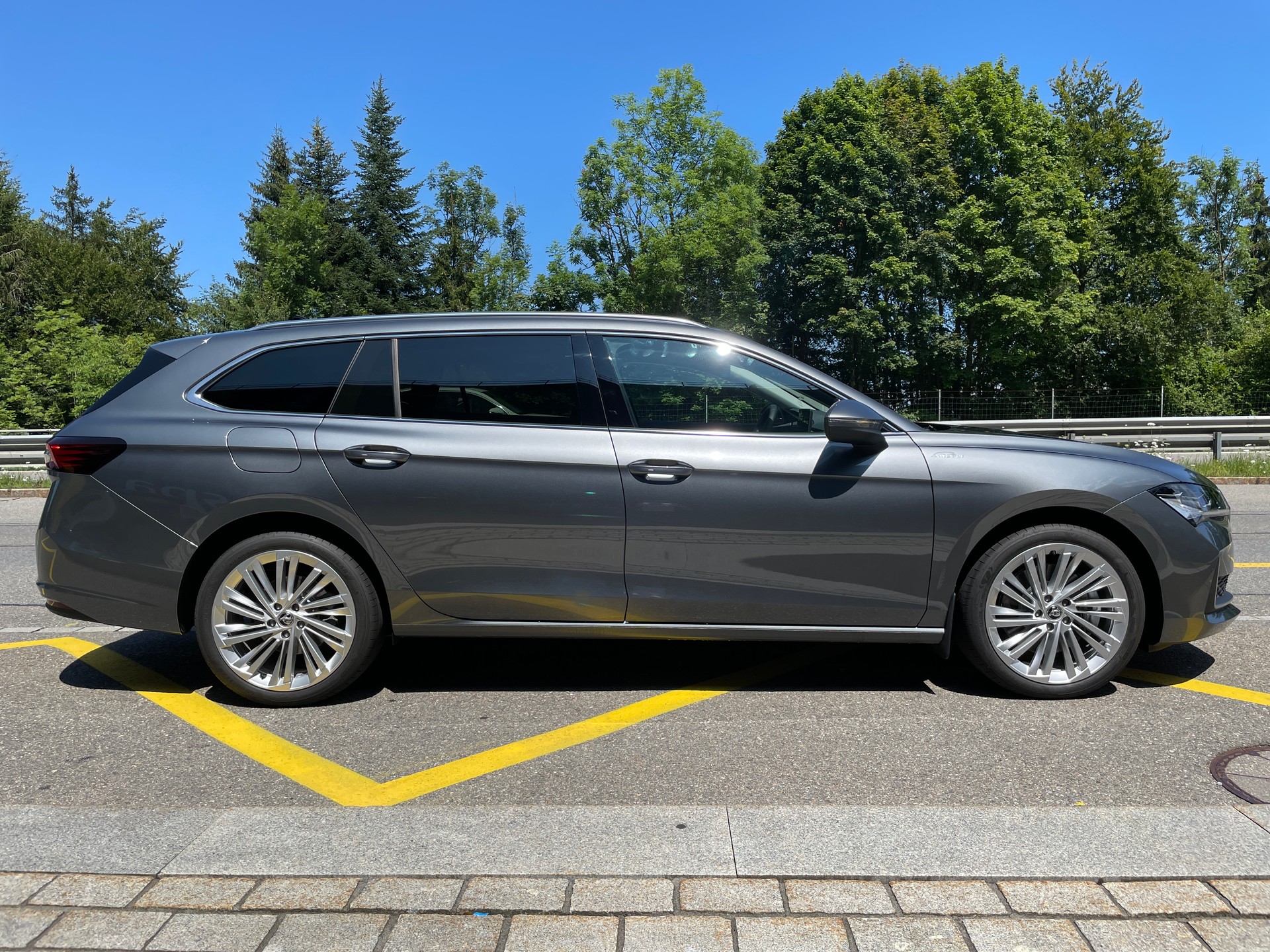 SKODA Superb Combi 2.0 TDi L&K 4x4 DSG-showroom-element-3