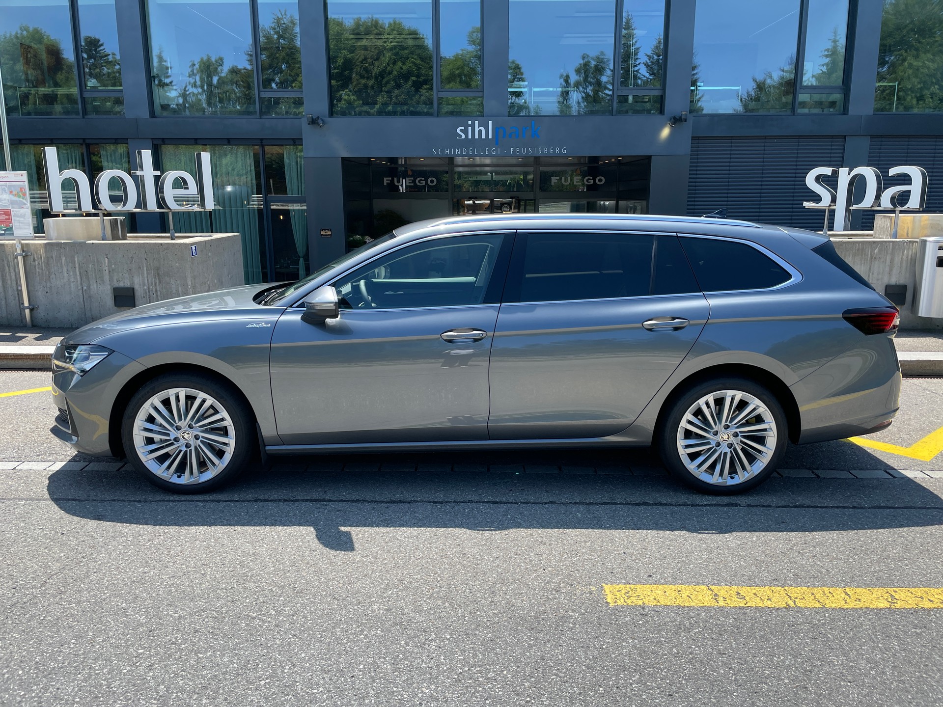 SKODA Superb Combi 2.0 TDi L&K 4x4 DSG-showroom-element-1