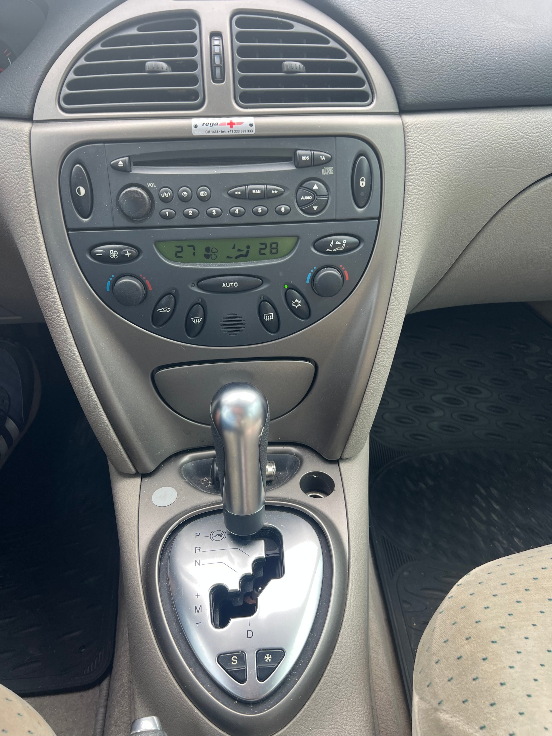 CITROEN C5 Break 2.0i 16V Ambiance Automatic-image-8