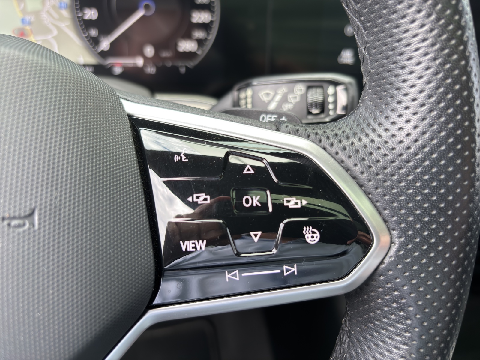 VW Touareg 3.0 TDI R Line Tiptronic mit AHK, Allradlenkung & Standheizung-image-17