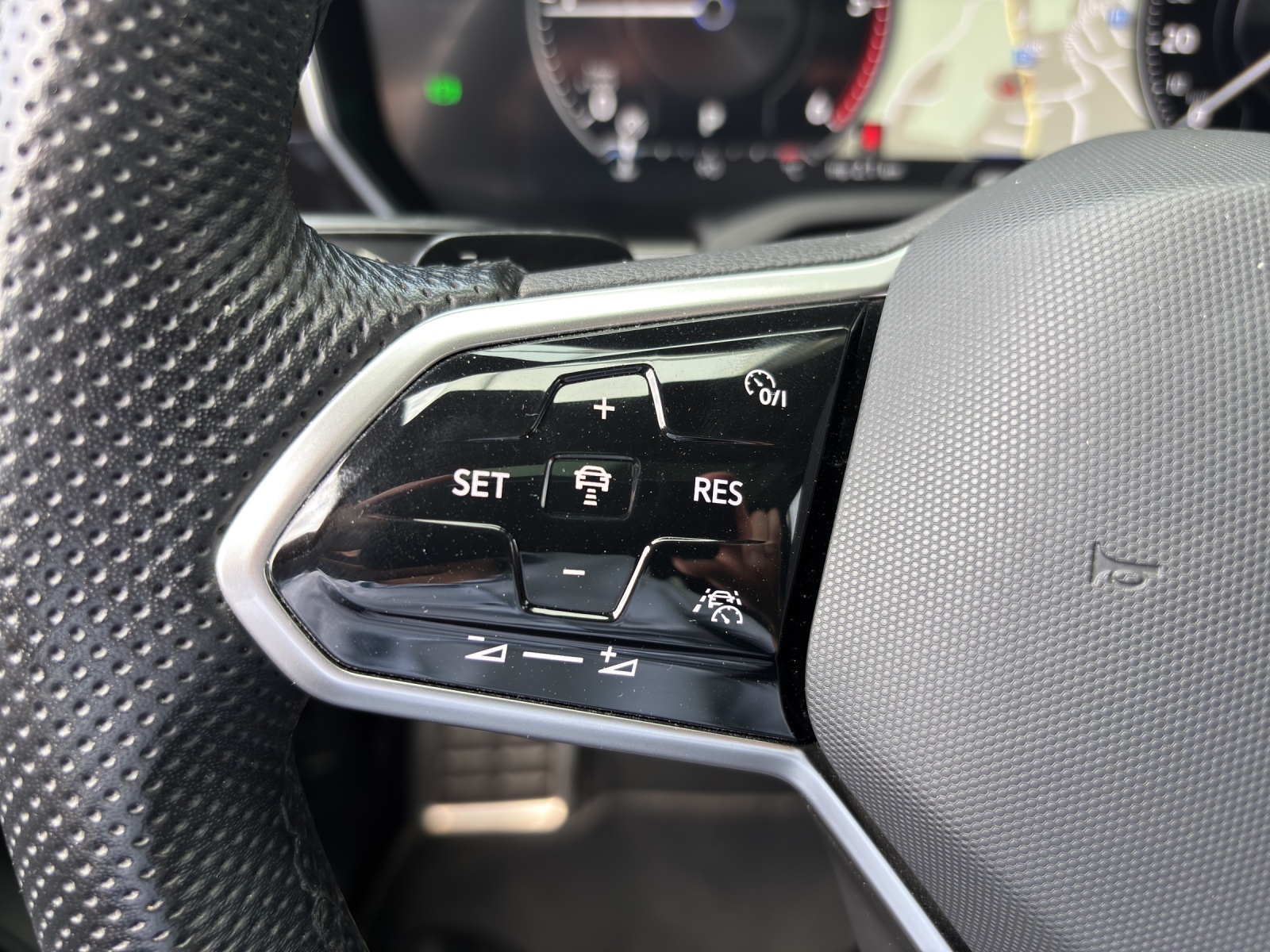 VW Touareg 3.0 TDI R Line Tiptronic mit AHK, Allradlenkung & Standheizung-image-16