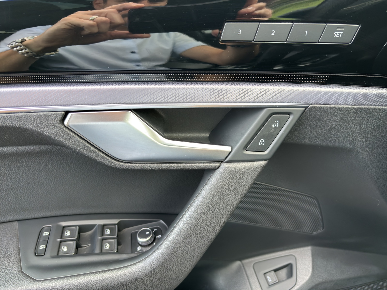 VW Touareg 3.0 TDI R Line Tiptronic mit AHK, Allradlenkung & Standheizung-image-29