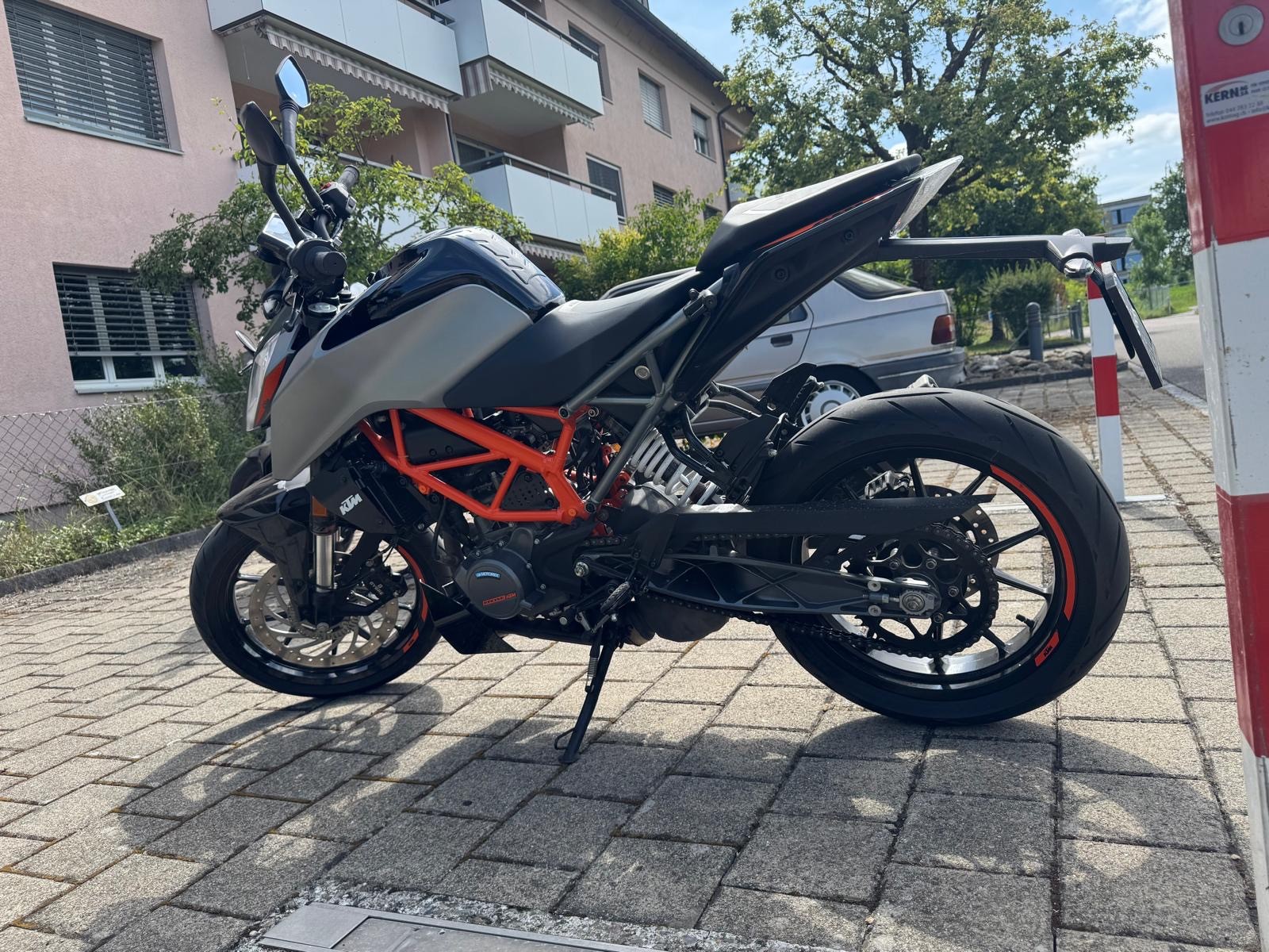 KTM 125 Duke-image-1