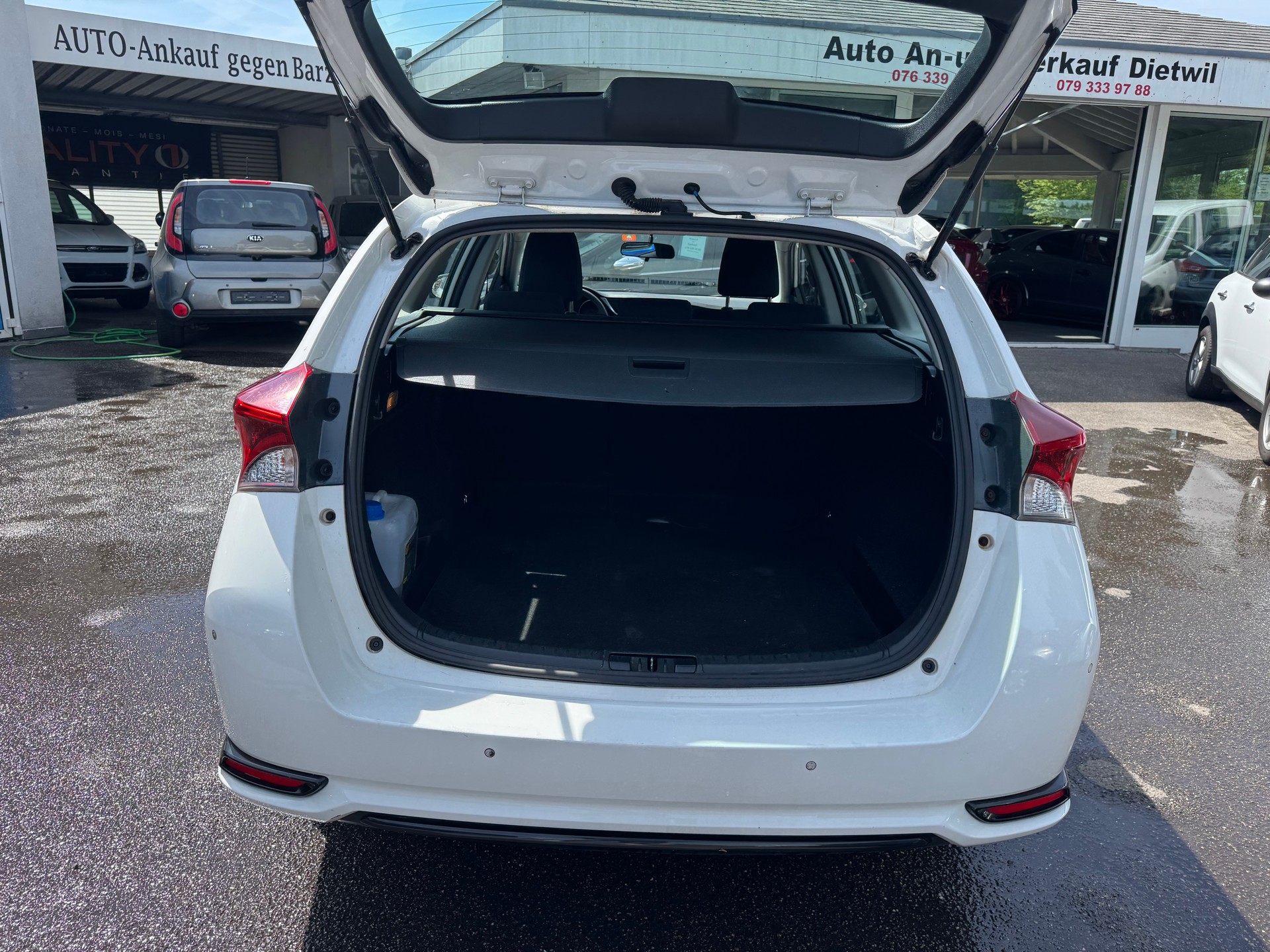 TOYOTA AURIS-image-12