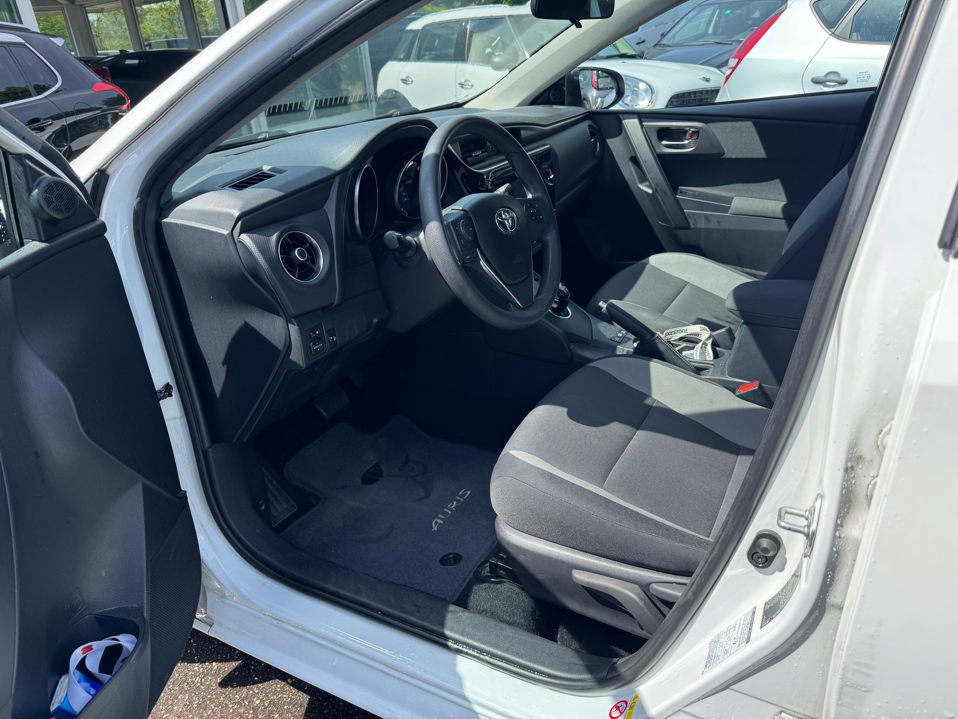 TOYOTA AURIS-image-8