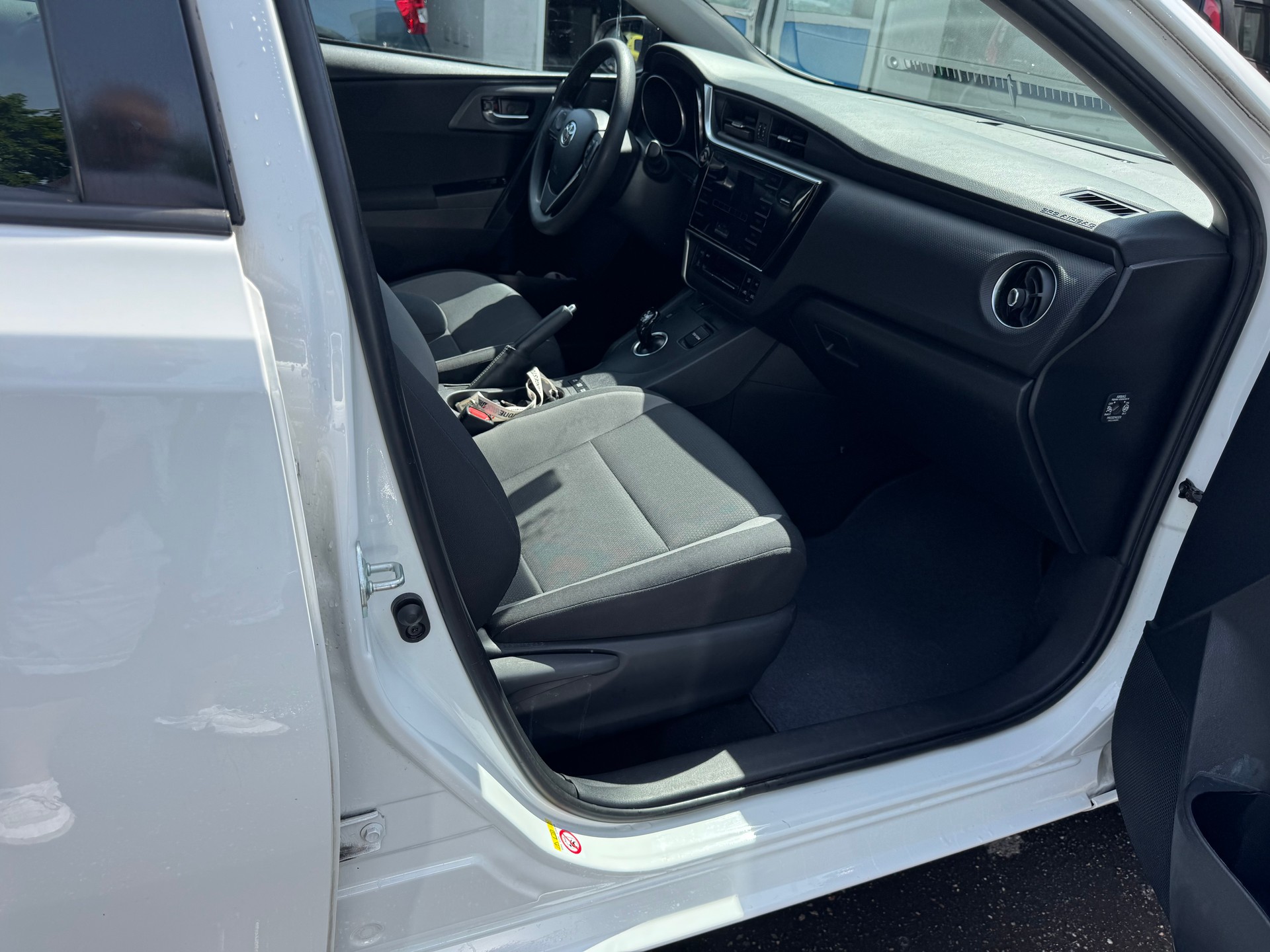 TOYOTA AURIS-image-9