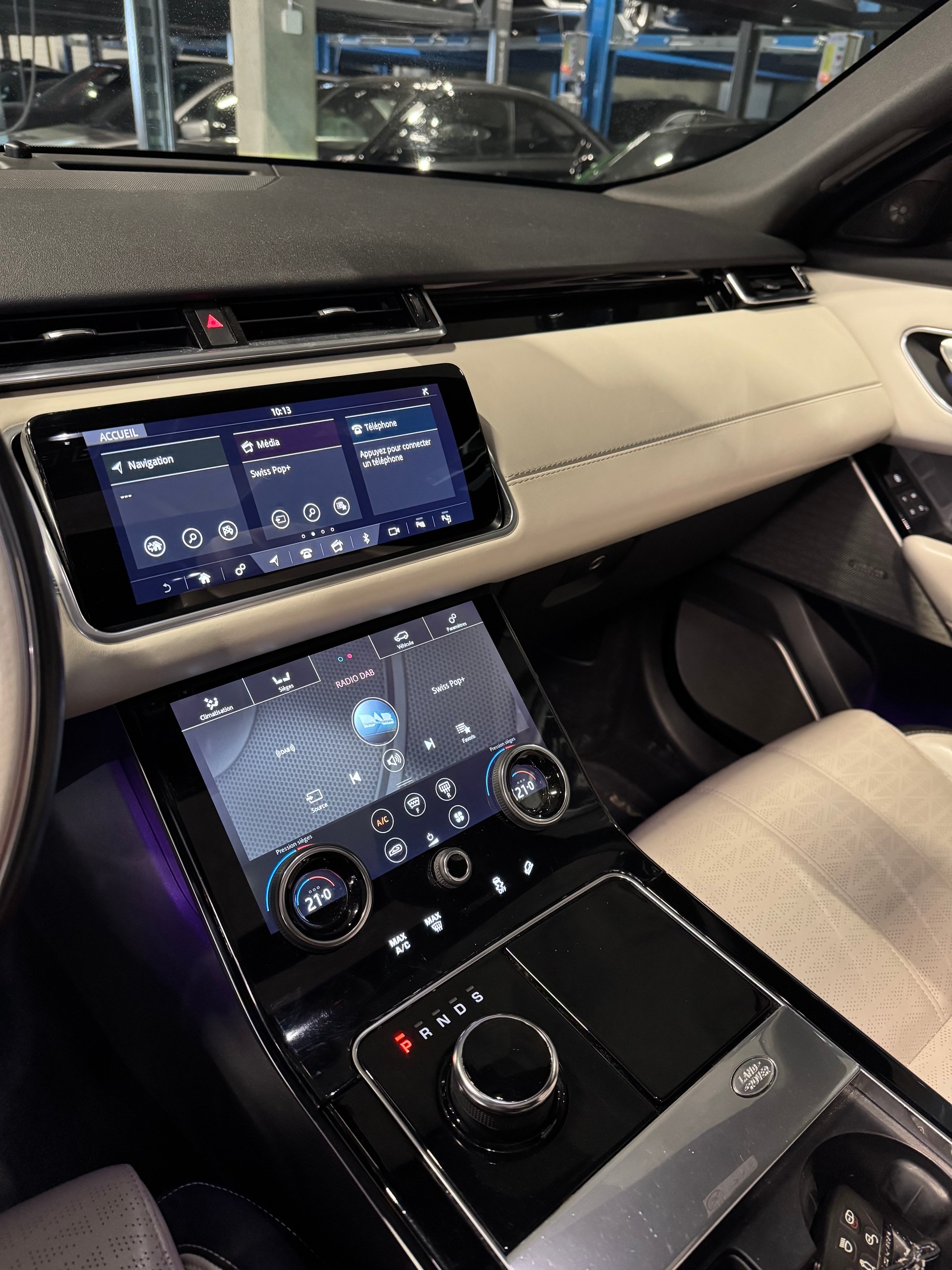 LAND ROVER Range Rover Velar R-Dynamic D 275 Automatic-image-9
