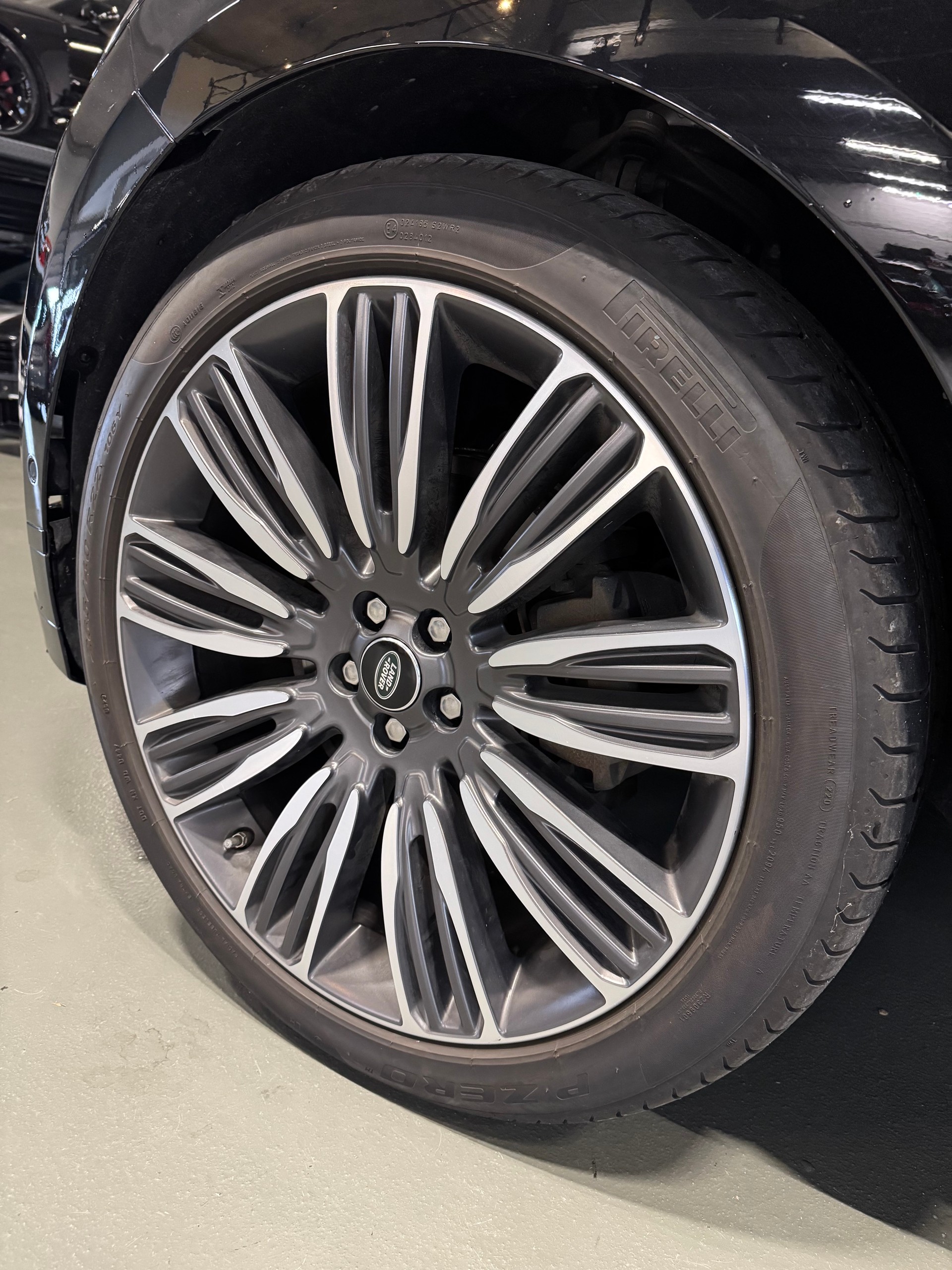 LAND ROVER Range Rover Velar R-Dynamic D 275 Automatic-image-13