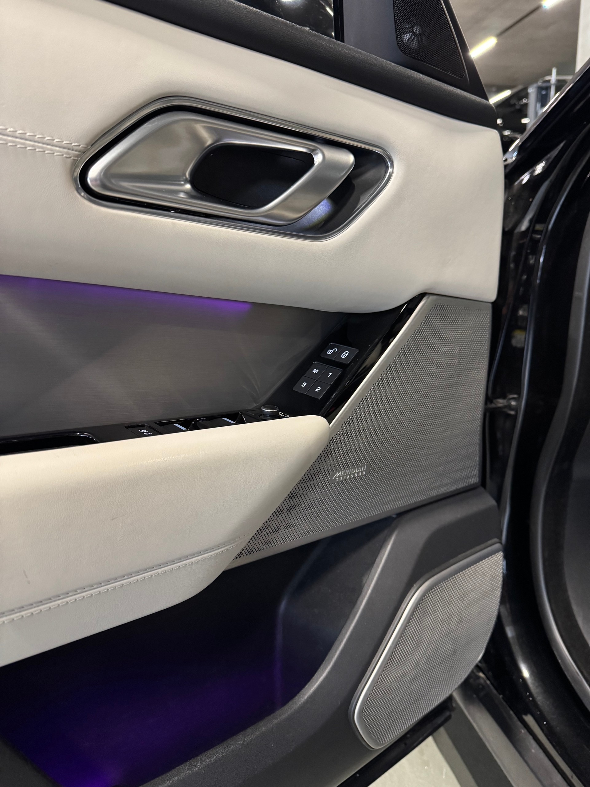 LAND ROVER Range Rover Velar R-Dynamic D 275 Automatic-image-11