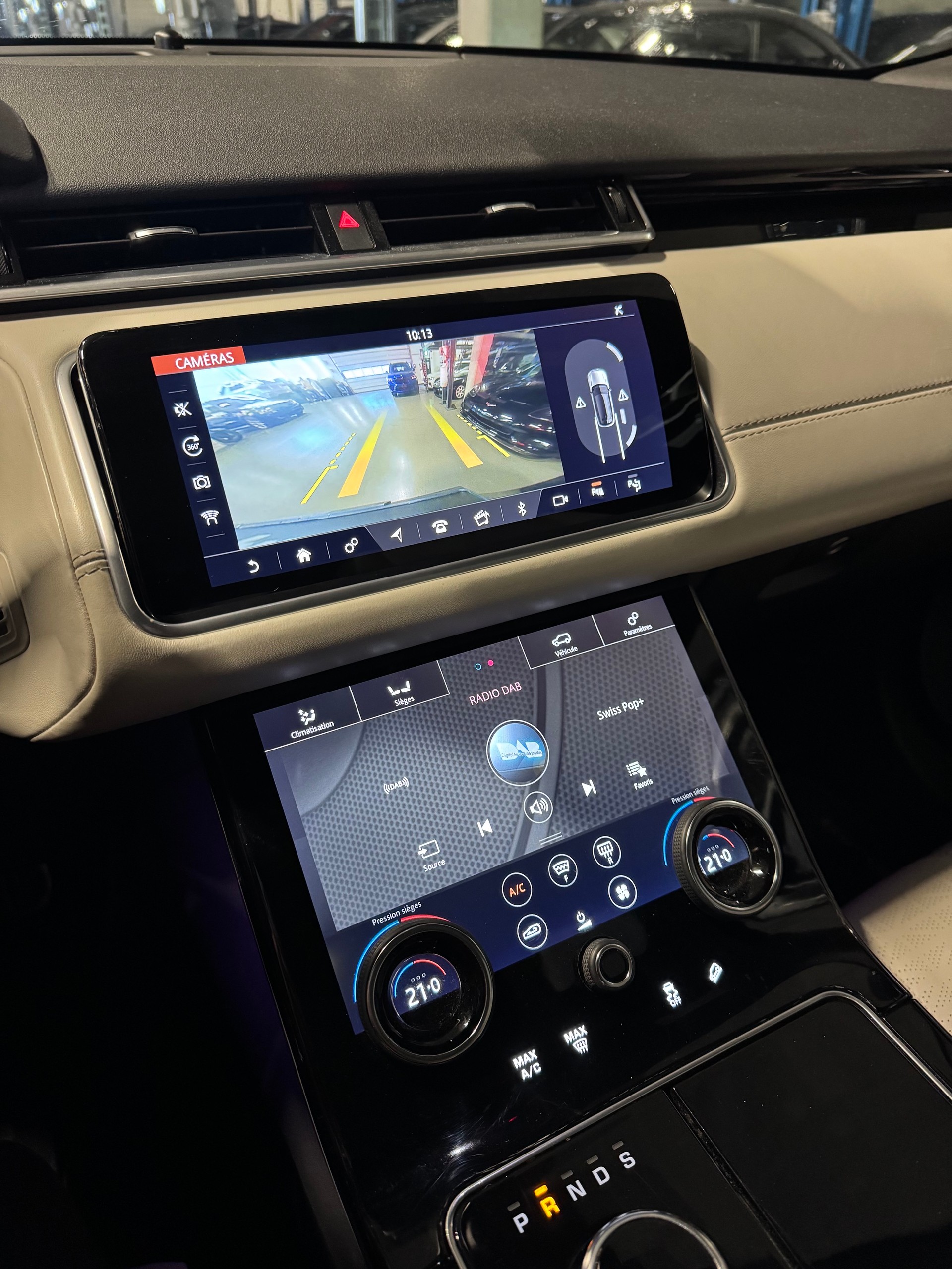 LAND ROVER Range Rover Velar R-Dynamic D 275 Automatic-image-10