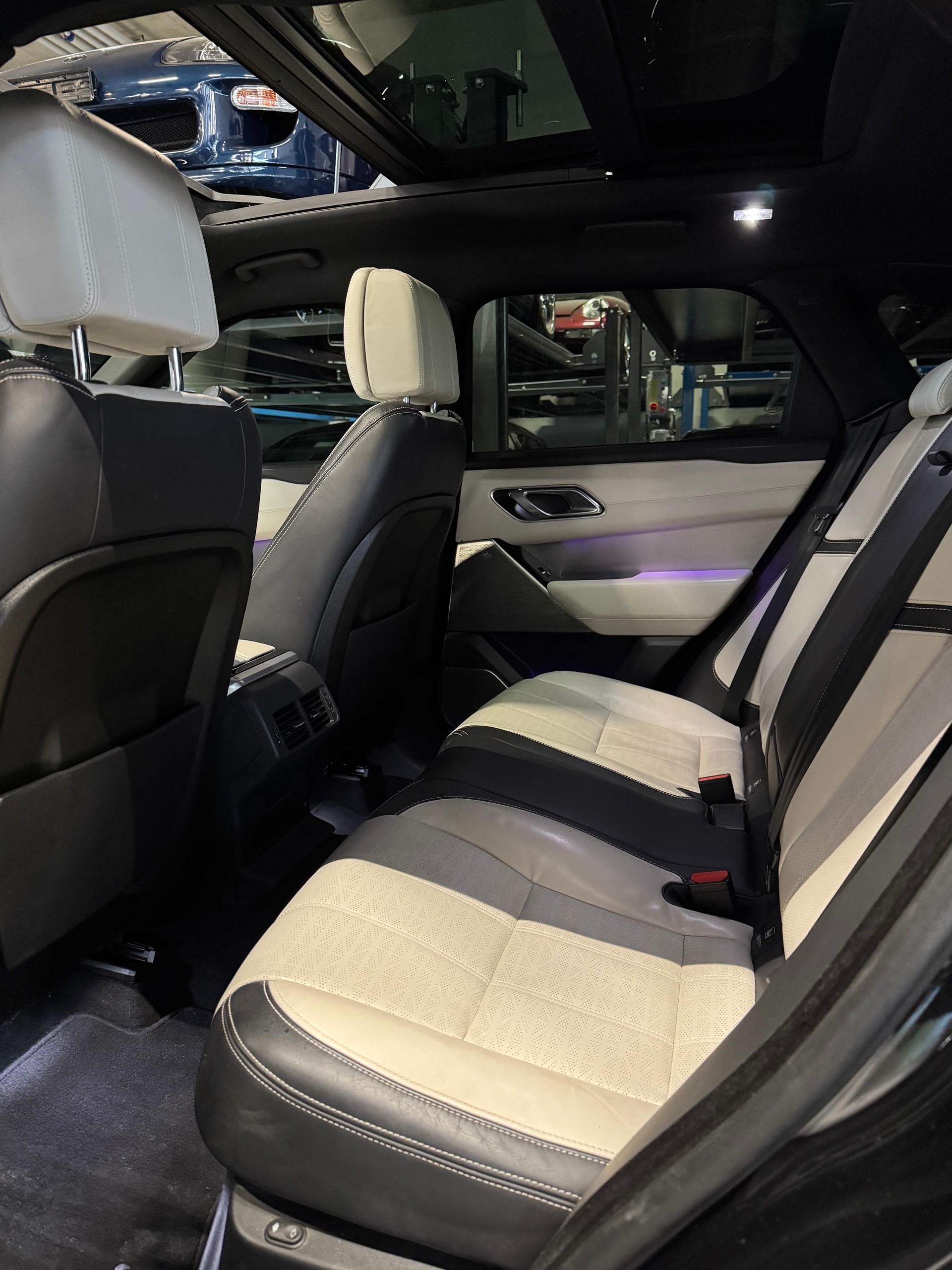 LAND ROVER Range Rover Velar R-Dynamic D 275 Automatic-image-8