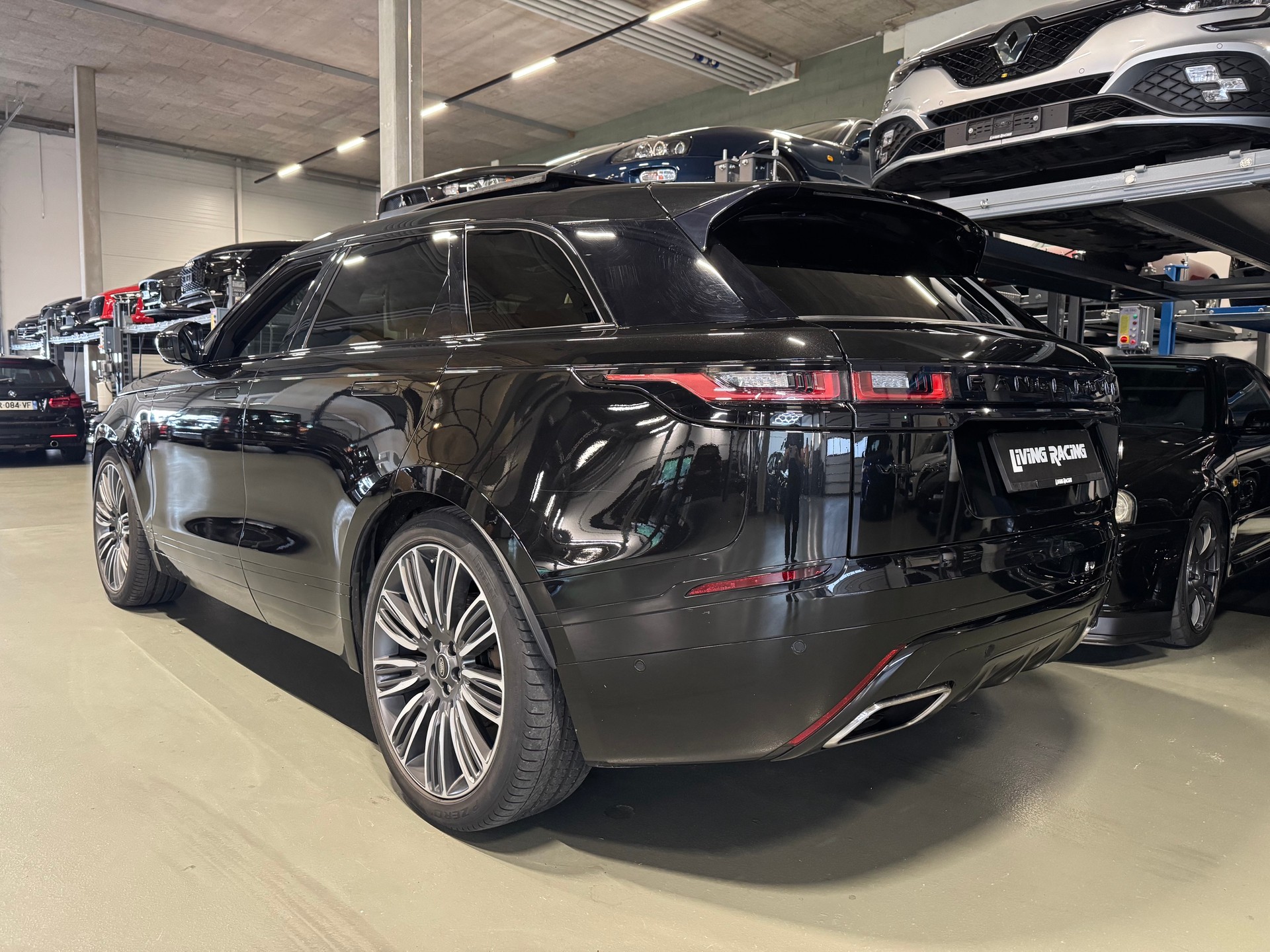 LAND ROVER Range Rover Velar R-Dynamic D 275 Automatic-image-2