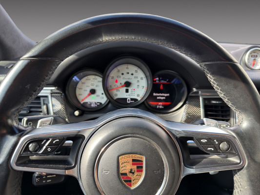 PORSCHE Macan Turbo-image-12