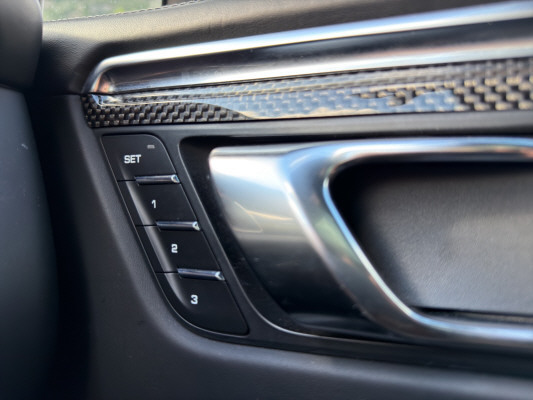 PORSCHE Macan Turbo-image-11