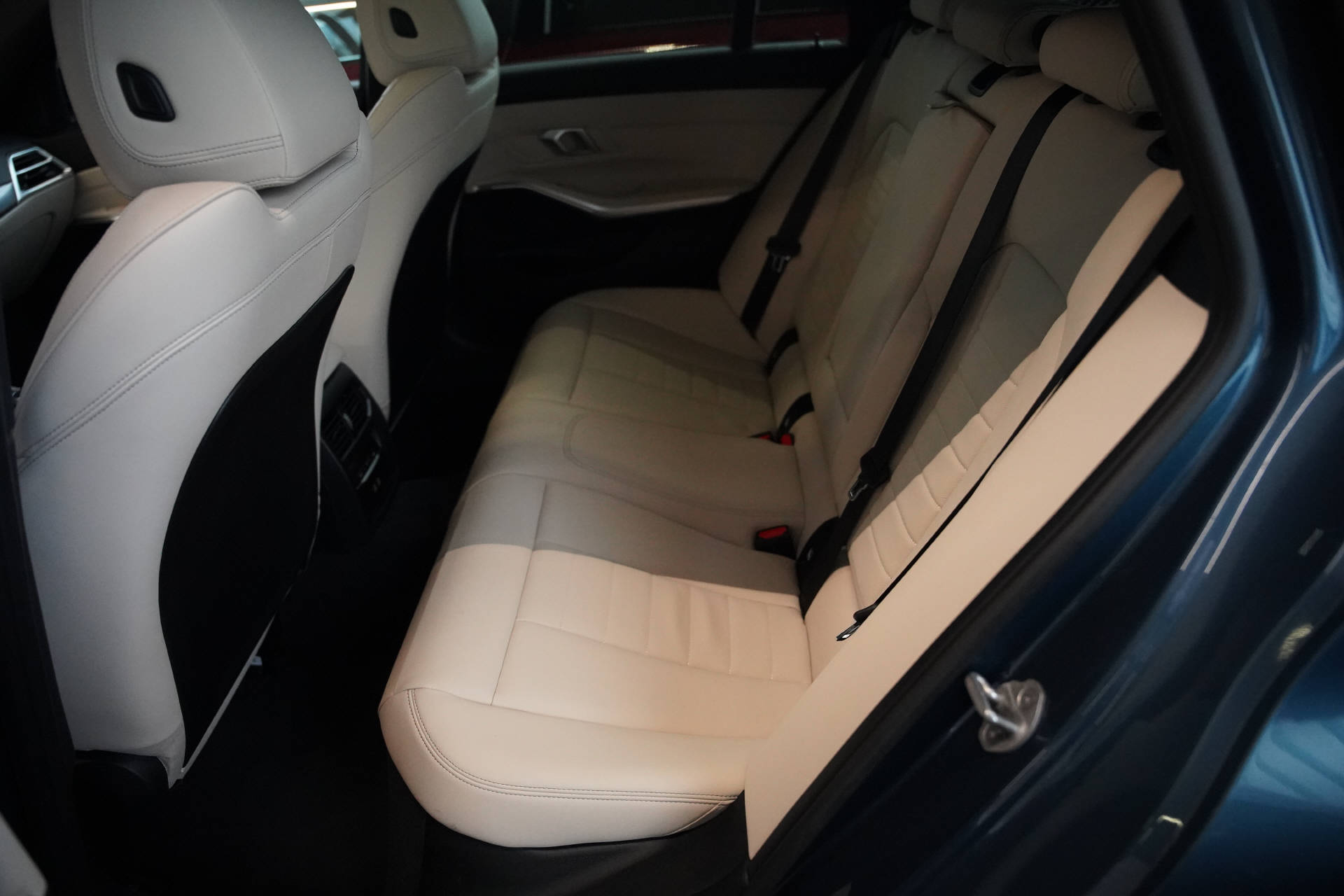 BMW M340i xDrive 48V Touring Steptronic M Sport-image-10