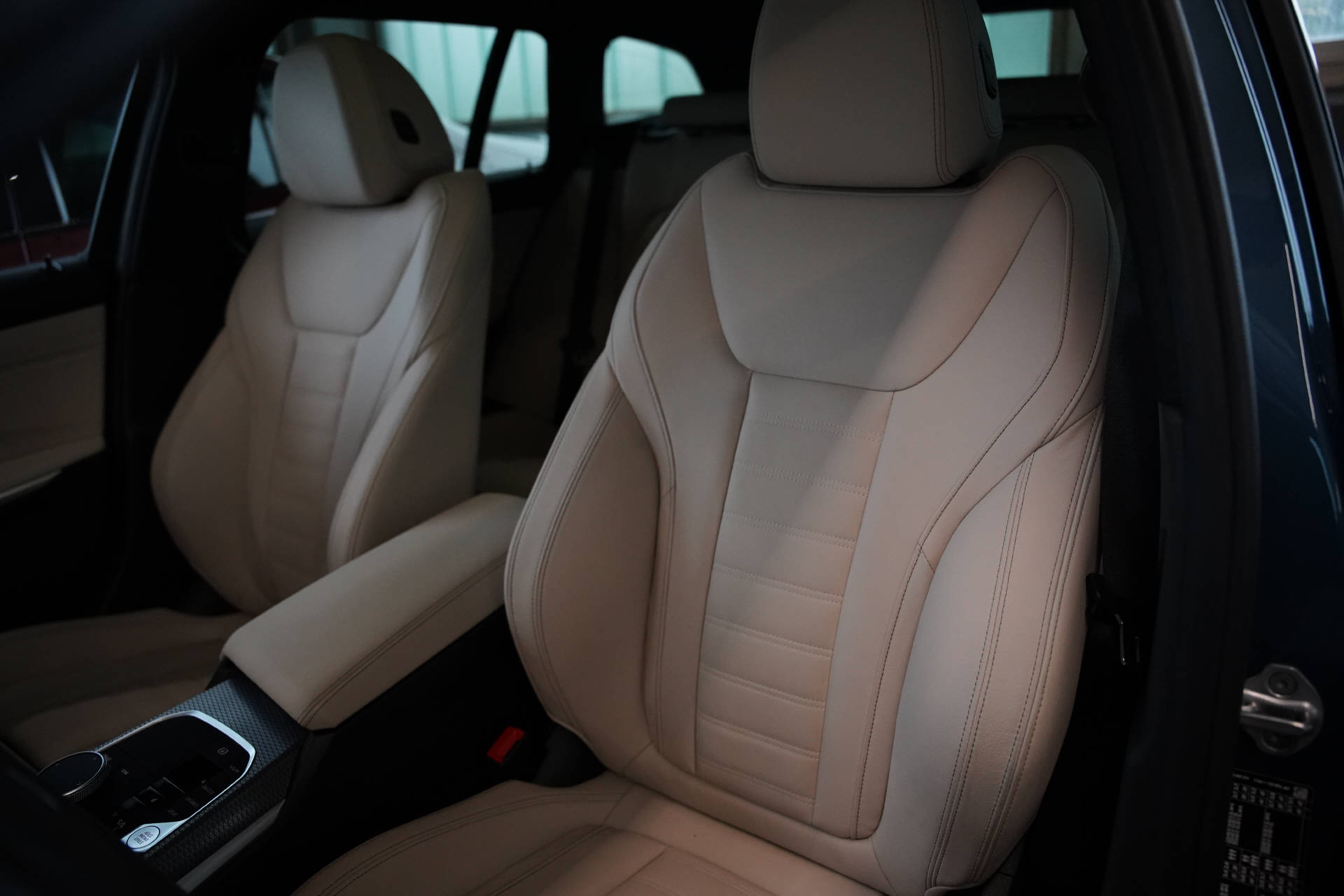 BMW M340i xDrive 48V Touring Steptronic M Sport-image-9