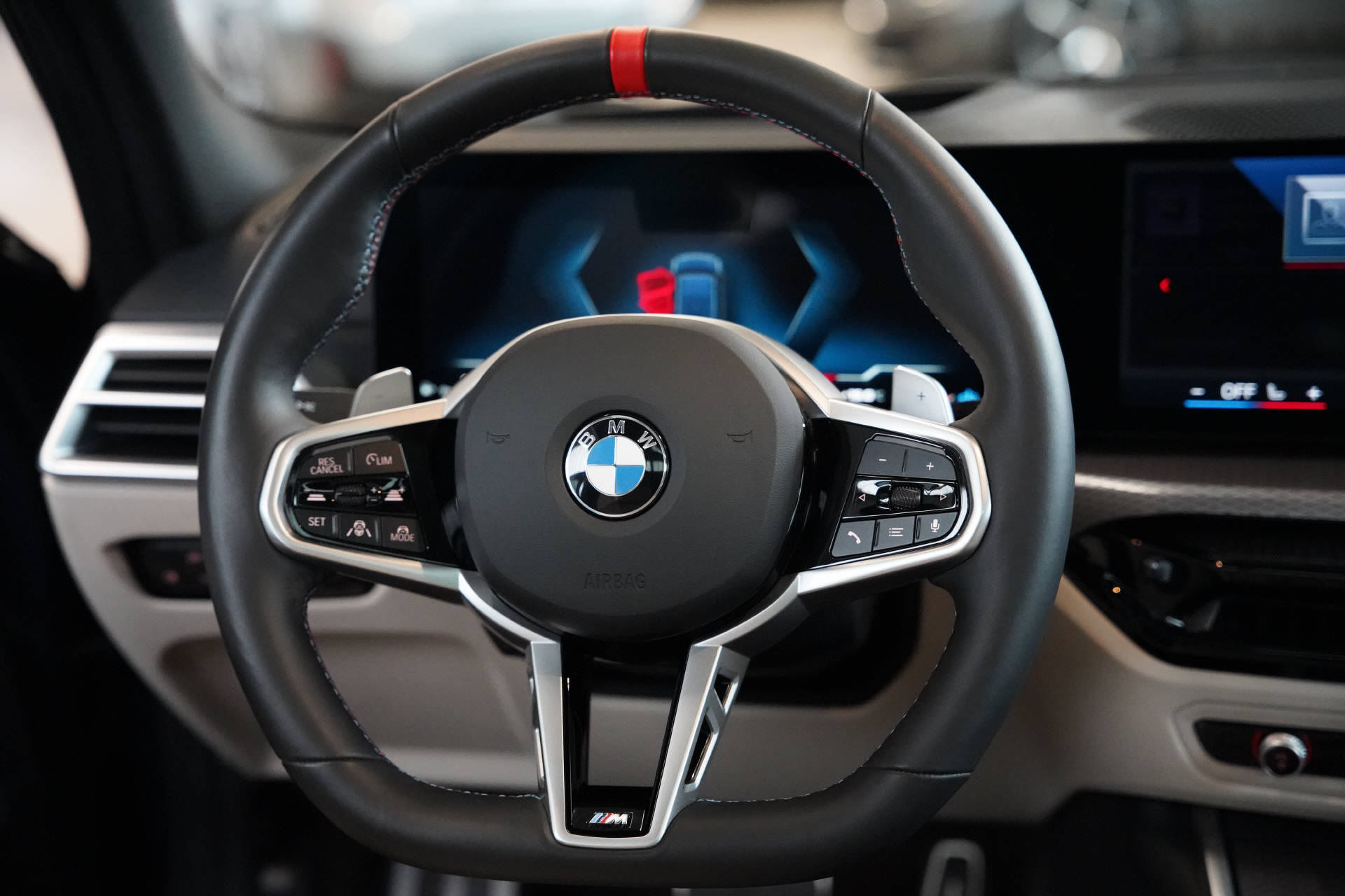 BMW M340i xDrive 48V Touring Steptronic M Sport-image-12