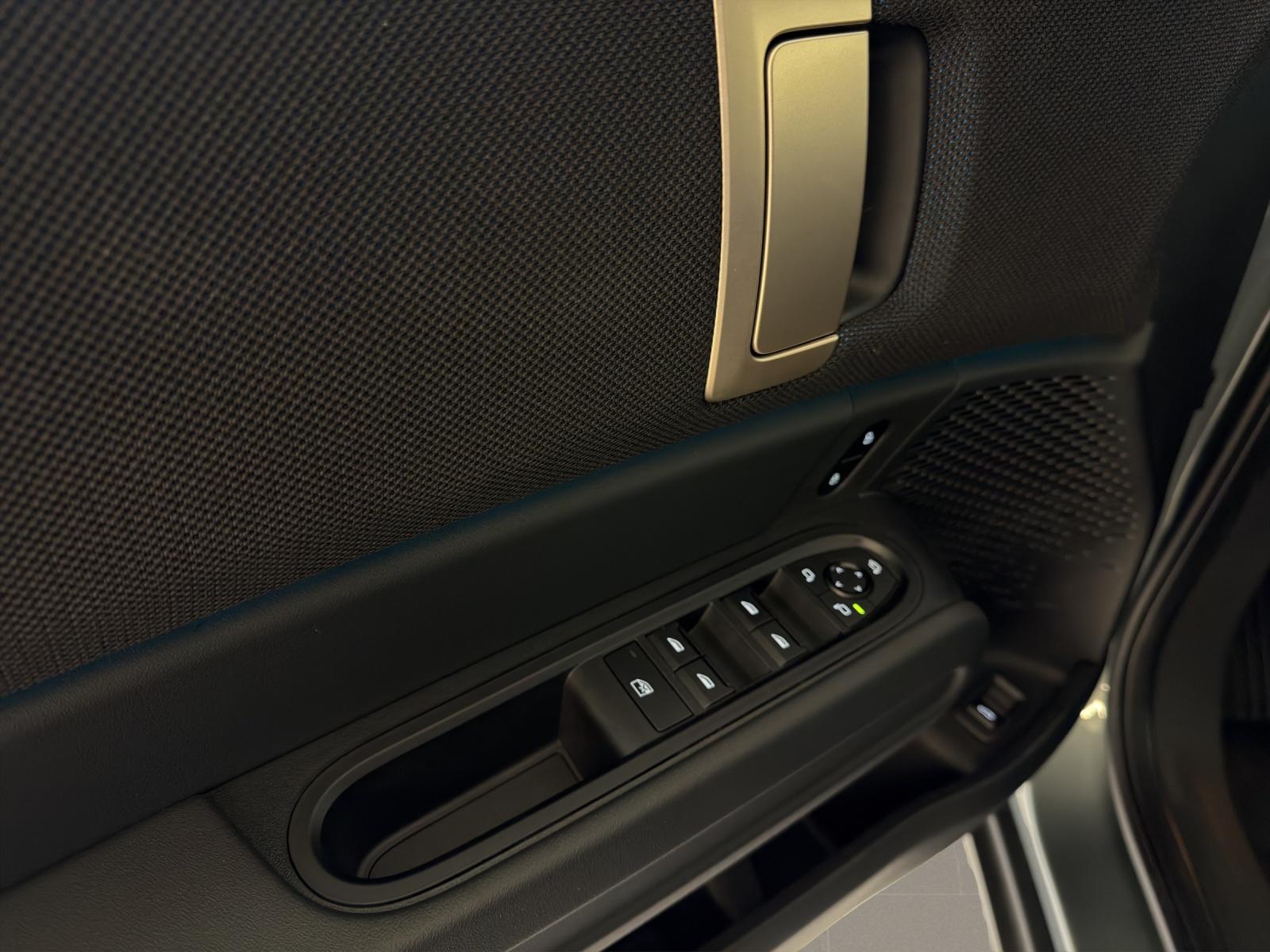 MINI Countryman E-image-9