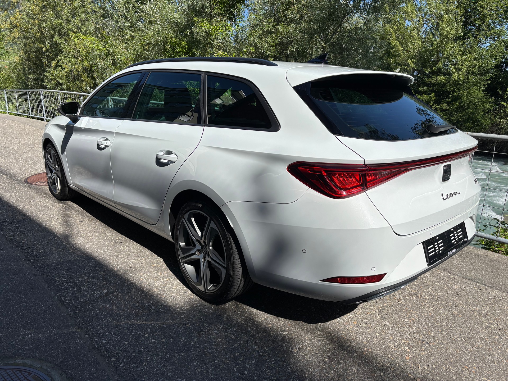 SEAT Leon ST 1.5 eTSI mHEV DSG Hola FR-showroom-element-2