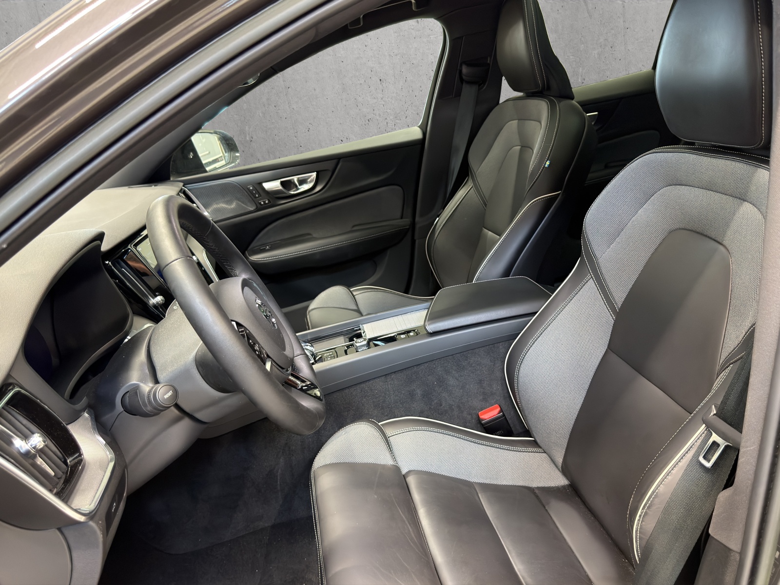 VOLVO V60 B5 AWD Benzin Mild Hybrid Plus Dark Geartronic-image-9