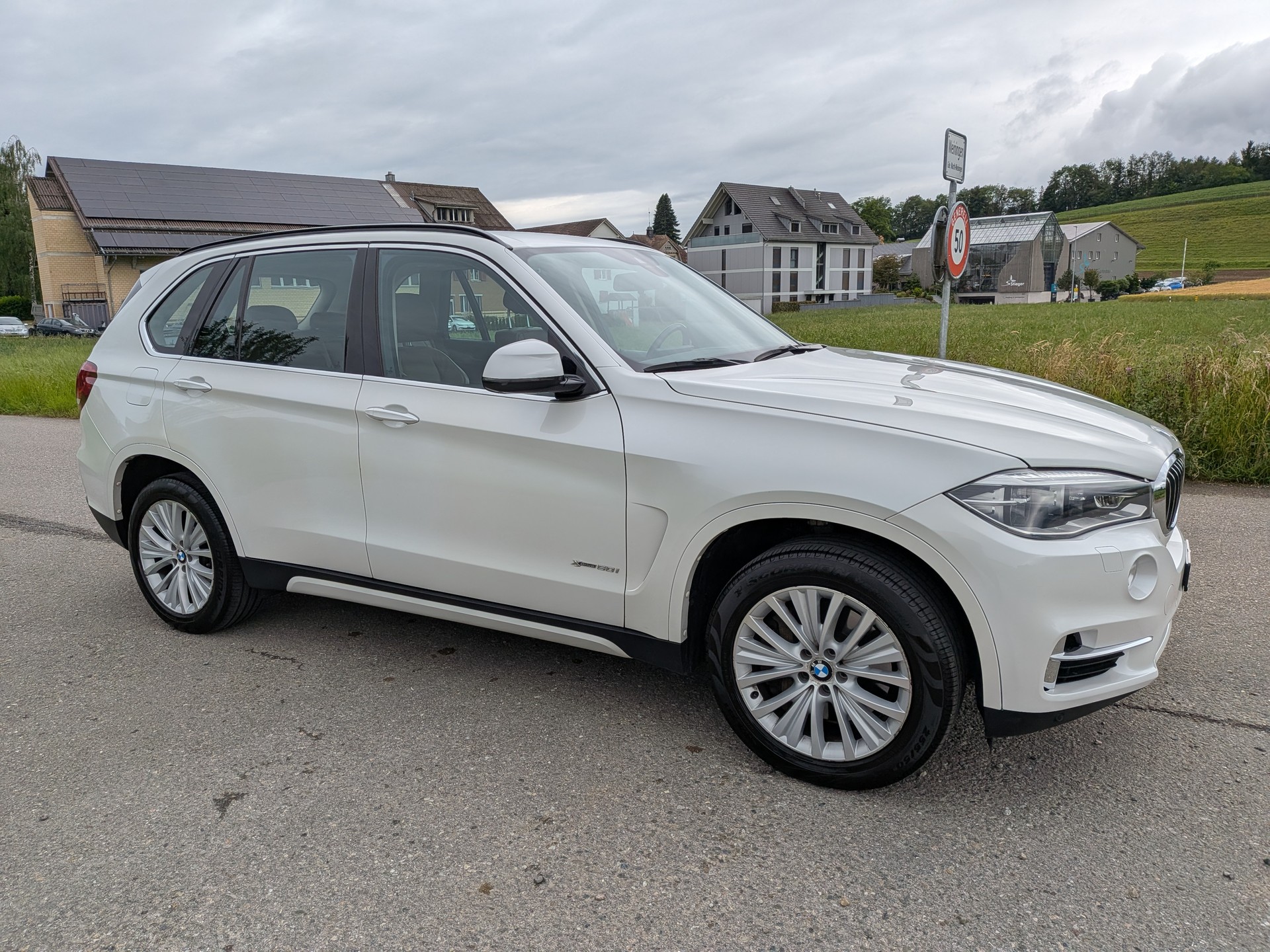 BMW X5 xDrive 50i Steptronic-showroom-element-3