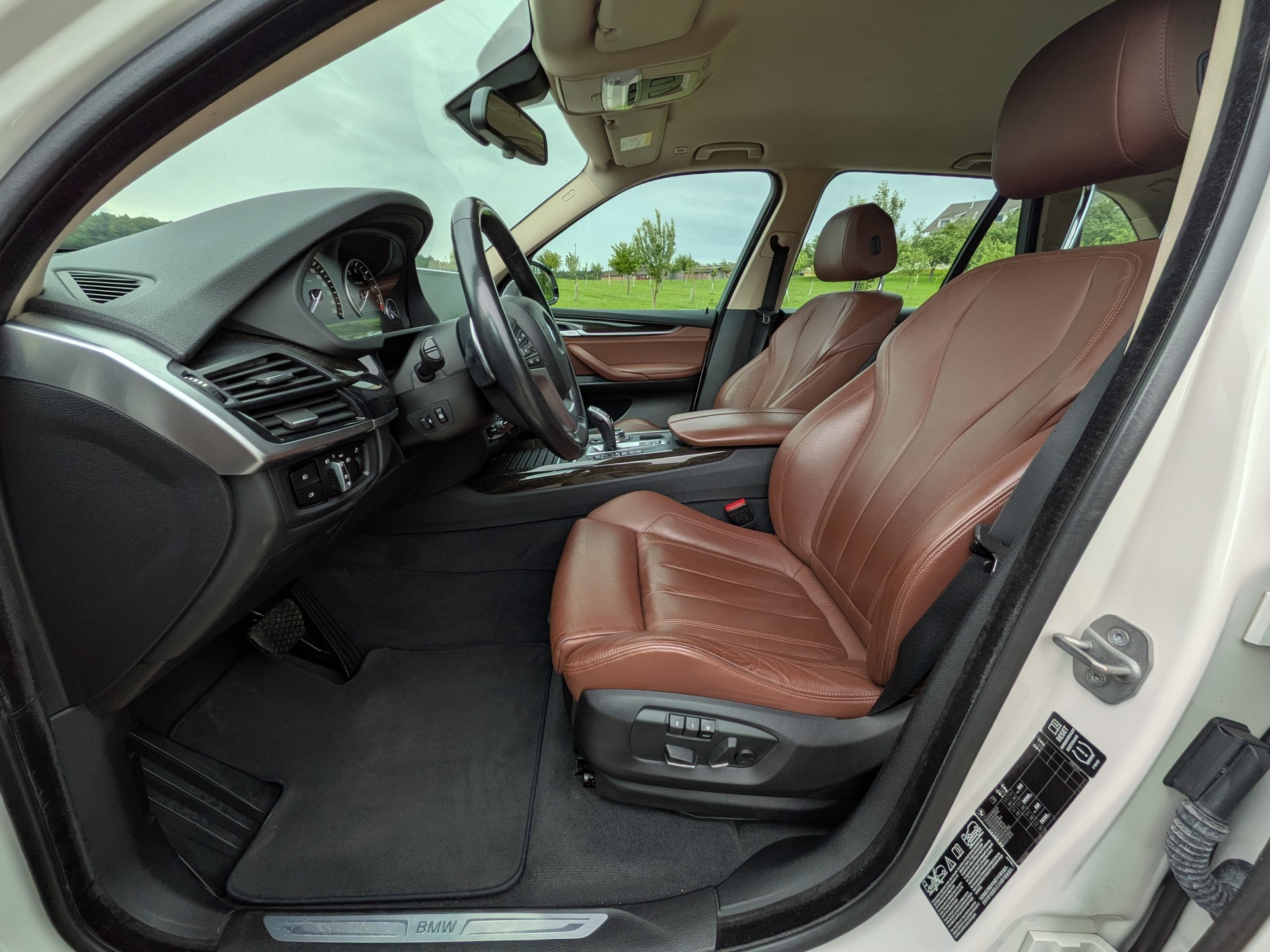 BMW X5 xDrive 50i Steptronic-image-12