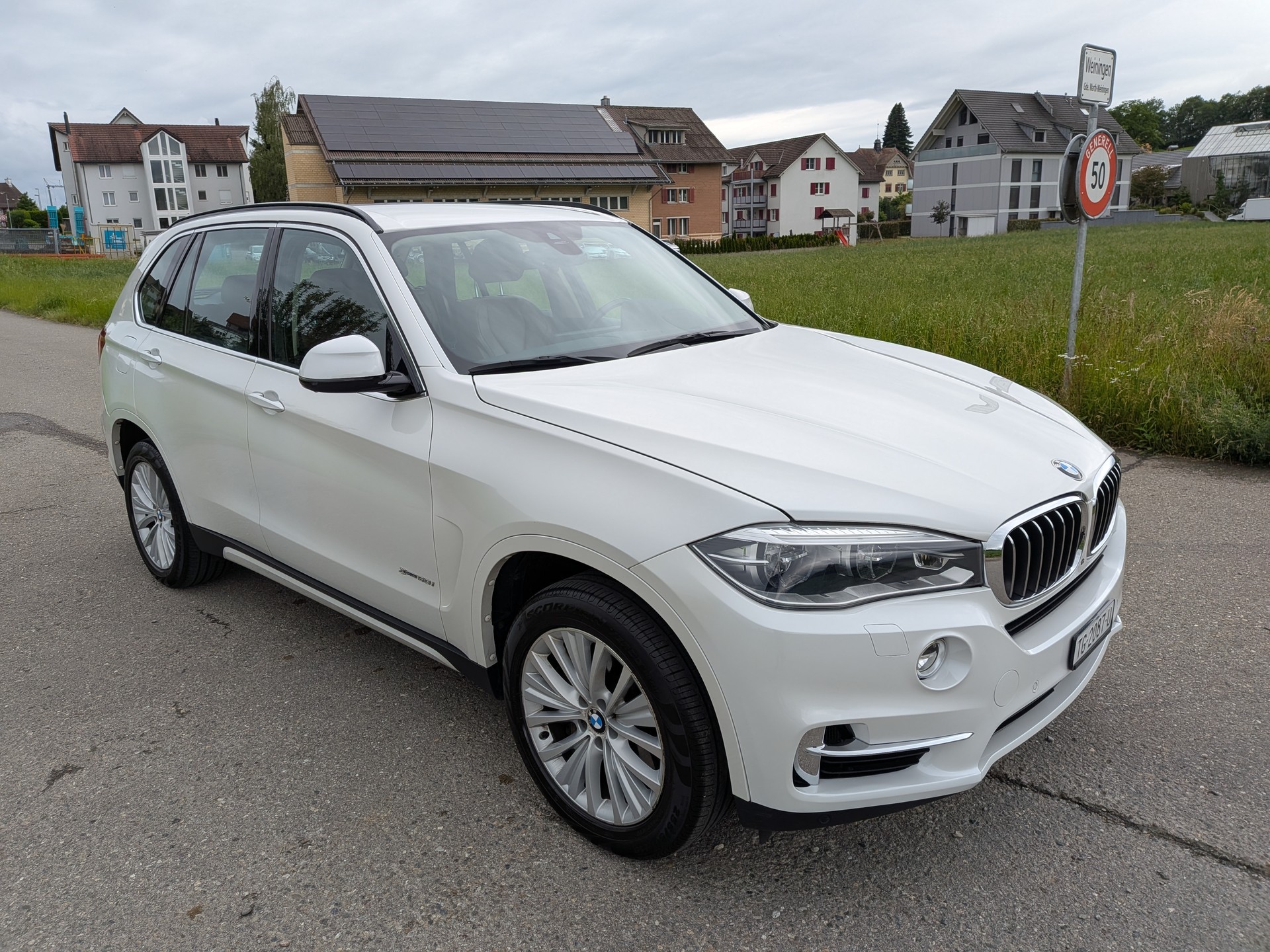BMW X5 xDrive 50i Steptronic-showroom-element-1