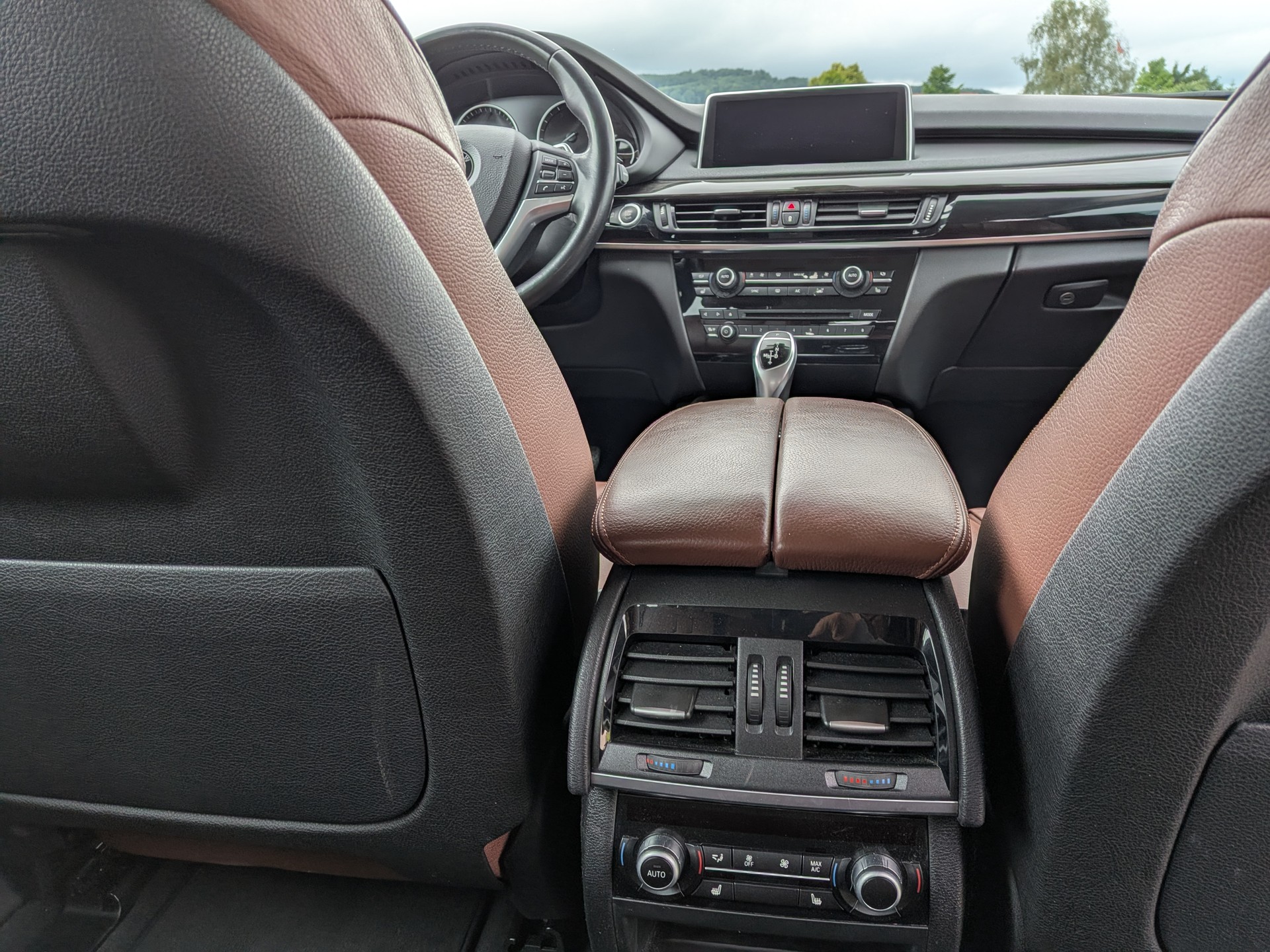BMW X5 xDrive 50i Steptronic-image-18