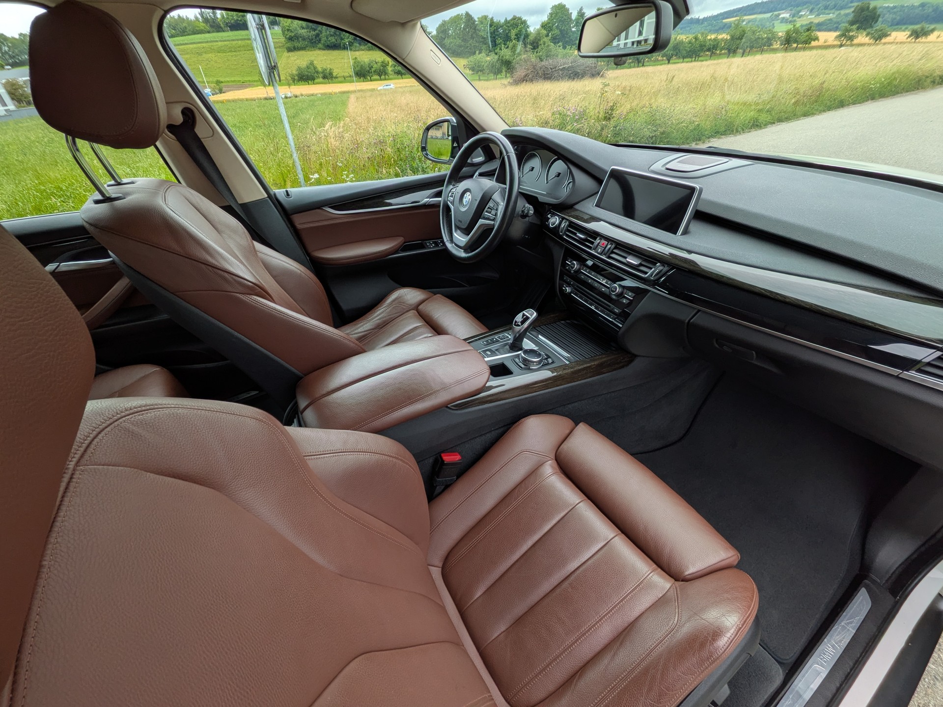 BMW X5 xDrive 50i Steptronic-image-15