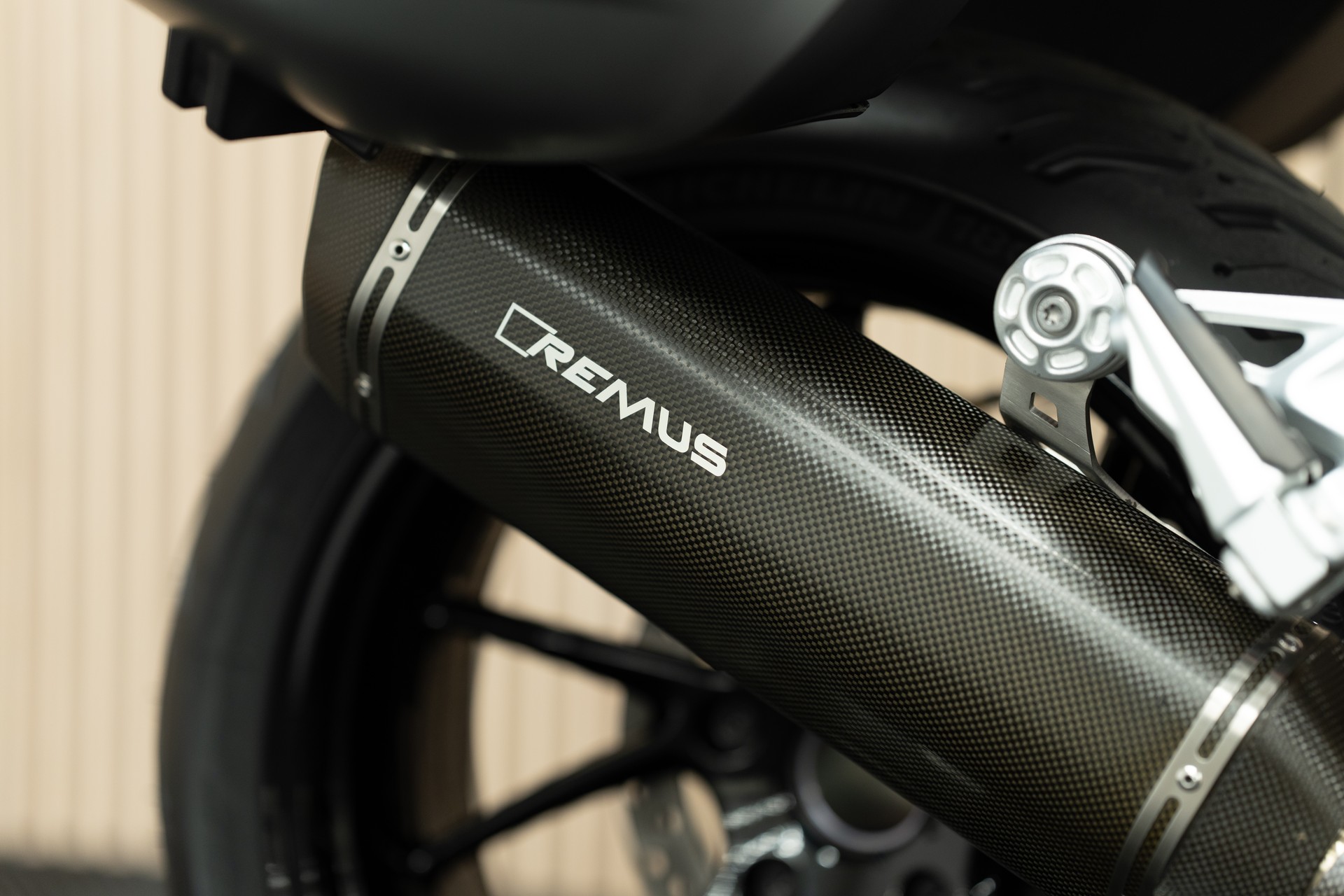 BMW R 1200 R mit Remus Endschalldämpfer-image-7