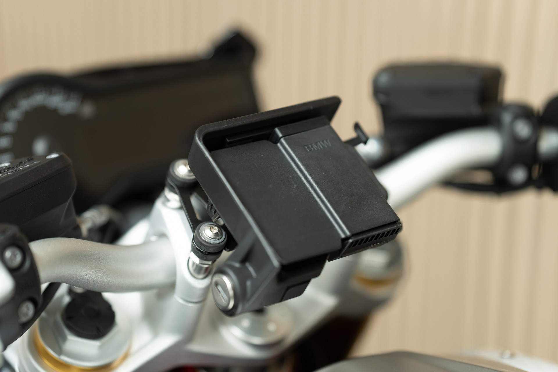 BMW R 1200 R mit Remus Endschalldämpfer-showroom-element-2