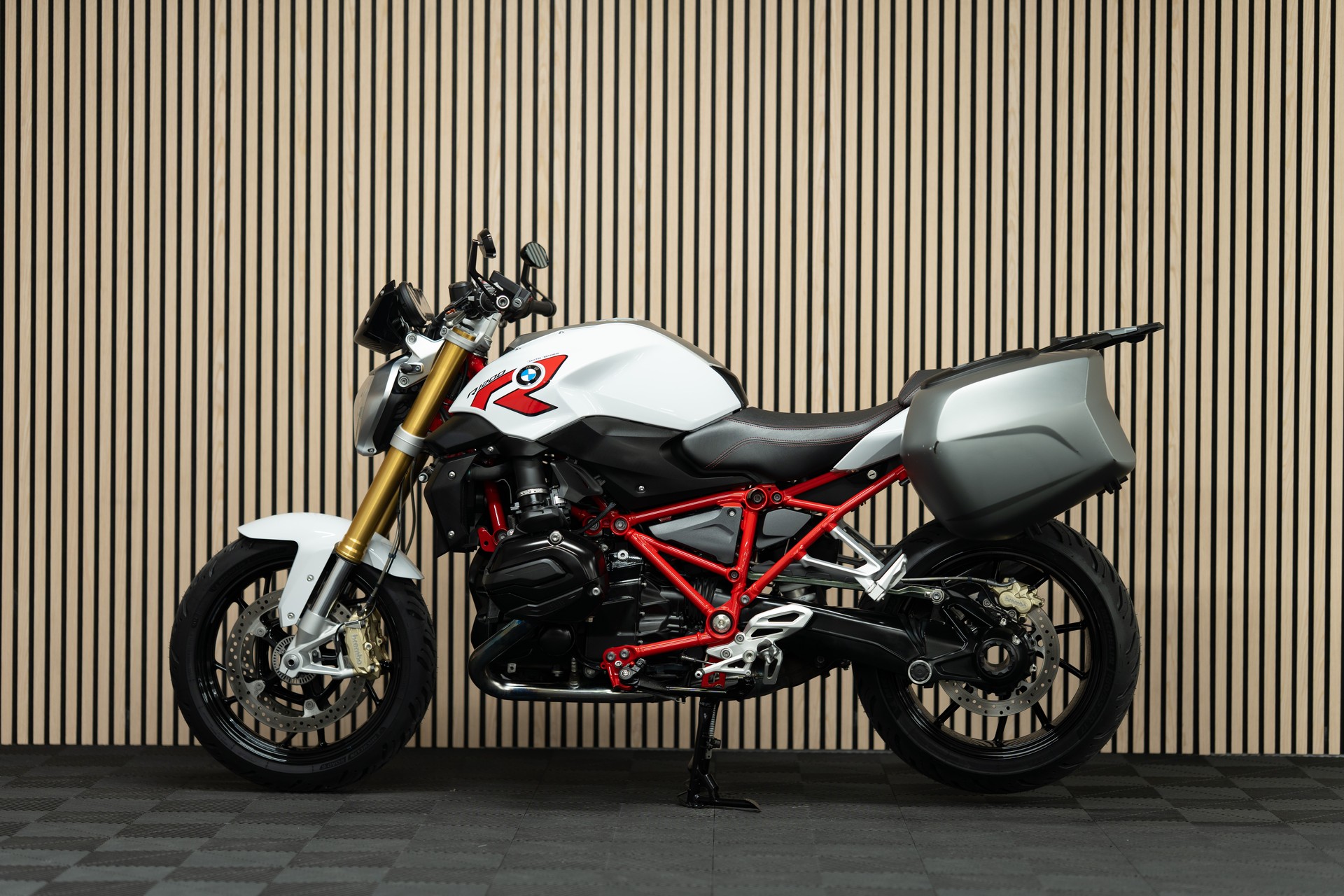 BMW R 1200 R mit Remus Endschalldämpfer-showroom-element-1