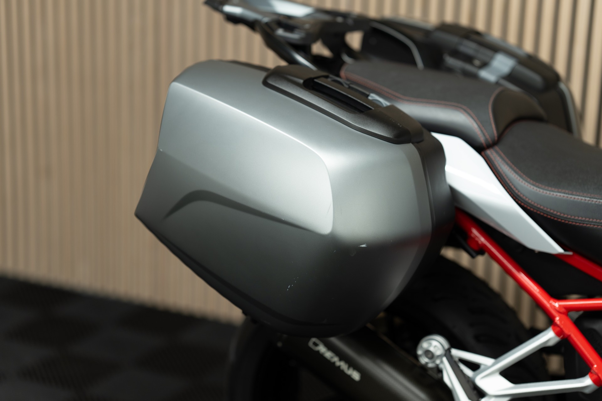 BMW R 1200 R mit Remus Endschalldämpfer-image-6