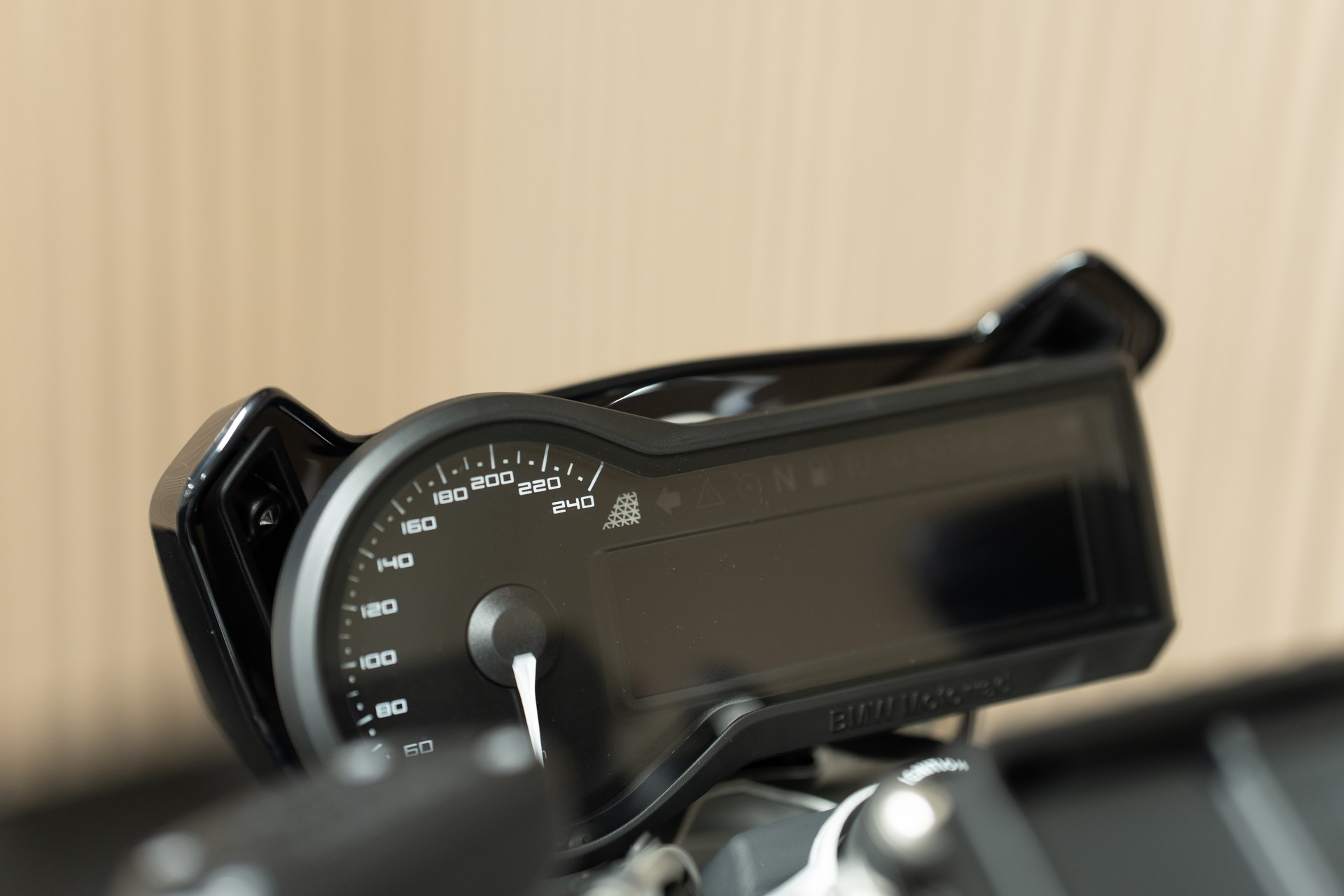 BMW R 1200 R mit Remus Endschalldämpfer-showroom-element-3