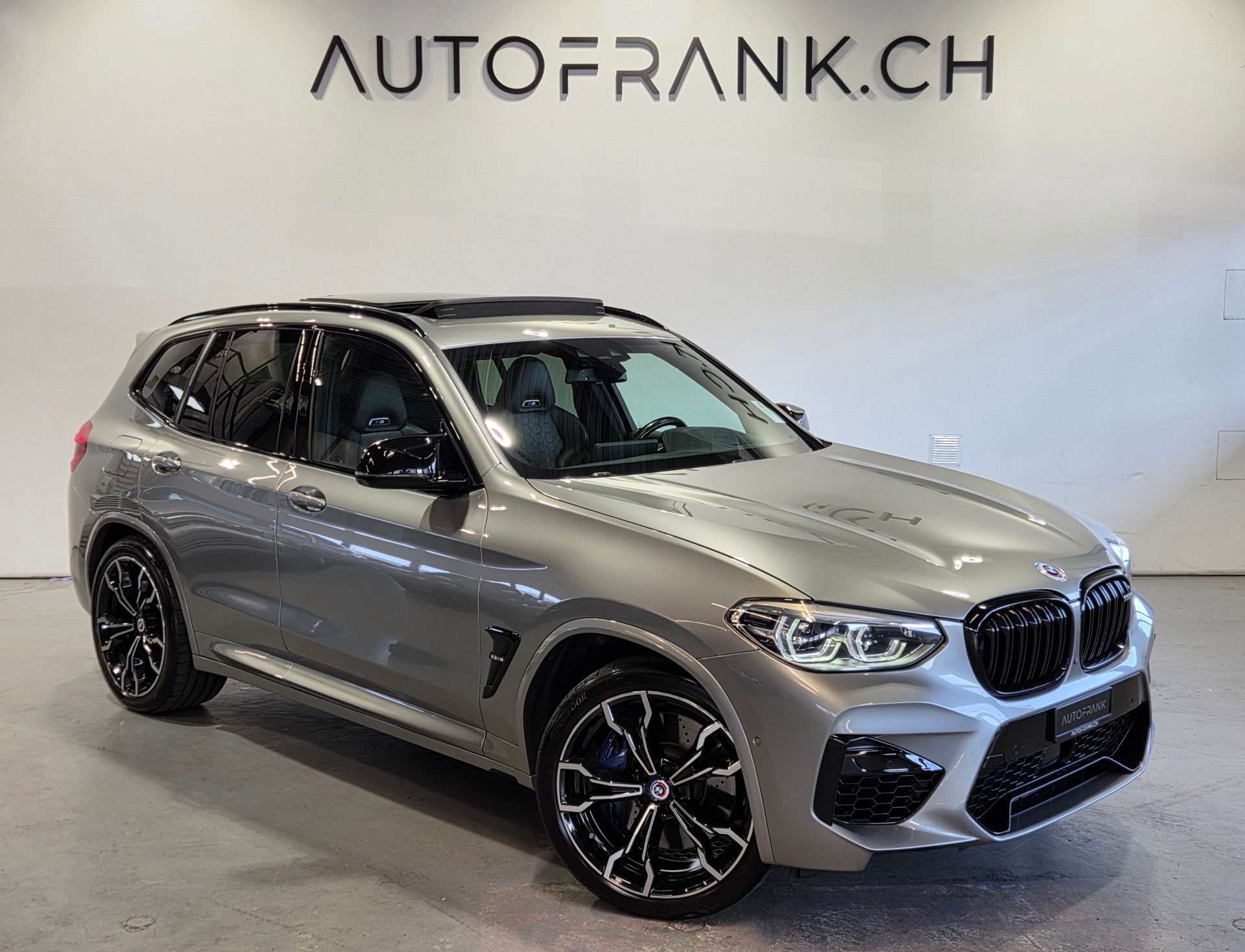 BMW X3 M Competition-showroom-element-2